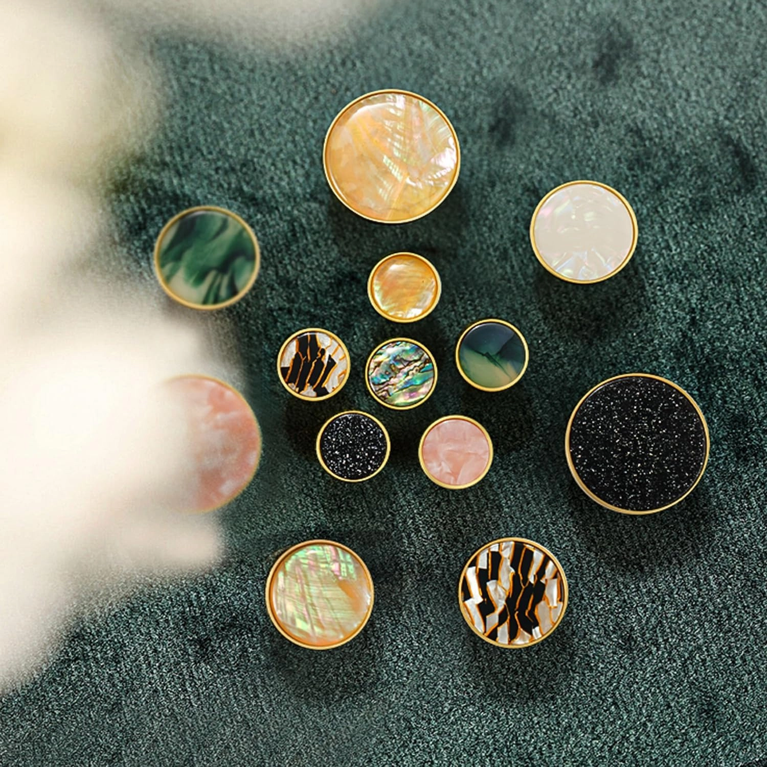 4 Pack 1-1/3 Inch Natural Shells Cabinet Knobs Pulls Drawer Knobs Hanging Hooks Brass Furniture Dresser Kitchen Hardware Pulls Knobs Handle, Abalone Shell, M