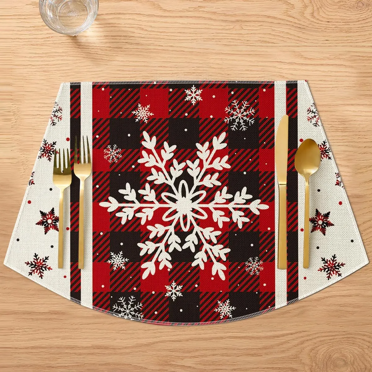 Artoid Mode Christmas Snowflakes Wedge Shape Placemats for Round Table Set of 4, Winter Winter Seasonal Kitchen Dining Table Decoration for Indoor Party Home