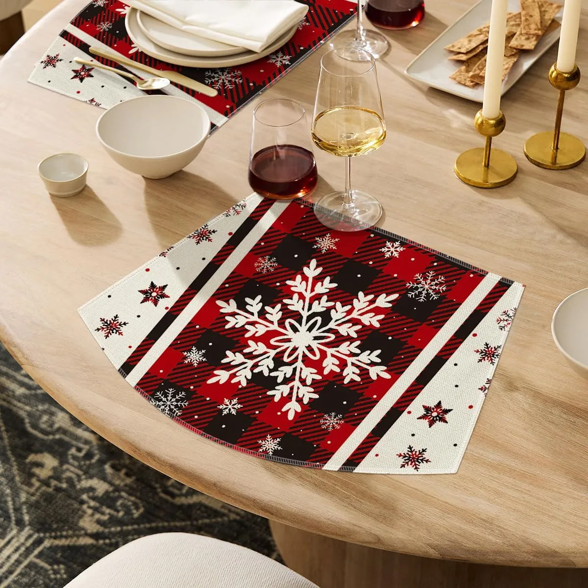 Artoid Mode Christmas Snowflakes Wedge Shape Placemats for Round Table Set of 4, Winter Winter Seasonal Kitchen Dining Table Decoration for Indoor Party Home