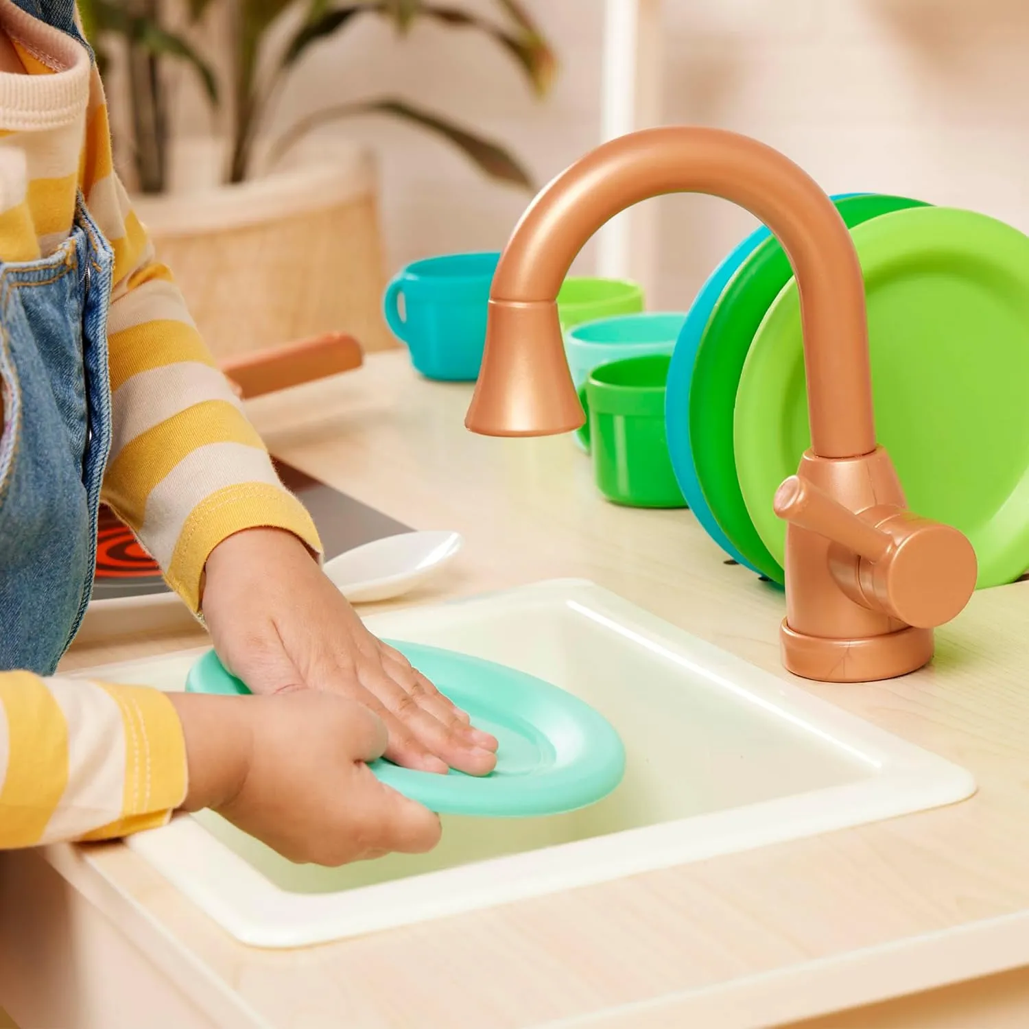 Battat – Play Kitchen & Market – Toddler-Friendly Size – Chalkboard Menu & Oven Dials – 25 Toy Cooking Accessories – 2 Years   – Two n' One Cookin' Fun