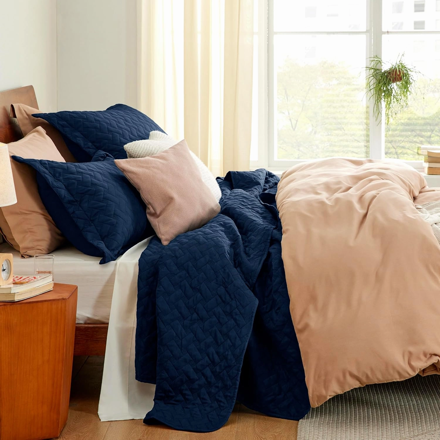 Bedsure Quilts Queen Size - Lightweight Bedspreads Queen Size with Basket Weave Pattern, Soft Quilt Bedding, Navy Comforter Coverlet for All Seasons (90" x 96")