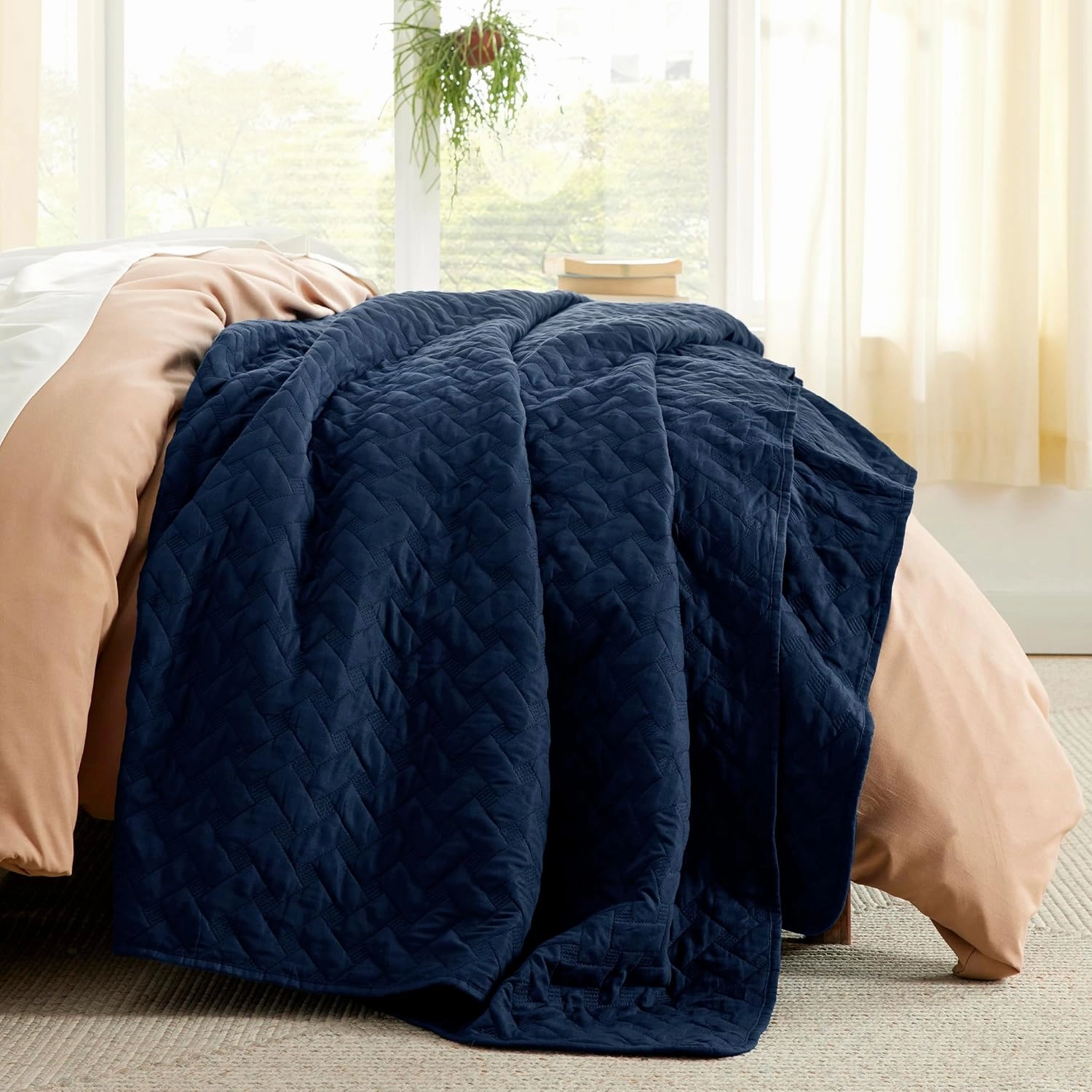 Bedsure Quilts Queen Size - Lightweight Bedspreads Queen Size with Basket Weave Pattern, Soft Quilt Bedding, Navy Comforter Coverlet for All Seasons (90" x 96")