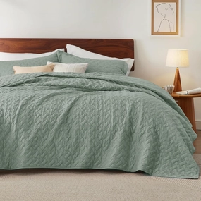 Bedsure Quilts Queen Size - Lightweight Bedspreads Queen Size with Basket Weave Pattern, Soft Quilt Bedding, Sage Green Comforter Coverlet for All Seasons (90" x 96")