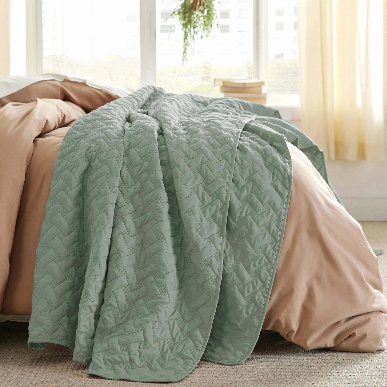Bedsure Quilts Queen Size - Lightweight Bedspreads Queen Size with Basket Weave Pattern, Soft Quilt Bedding, Sage Green Comforter Coverlet for All Seasons (90" x 96")