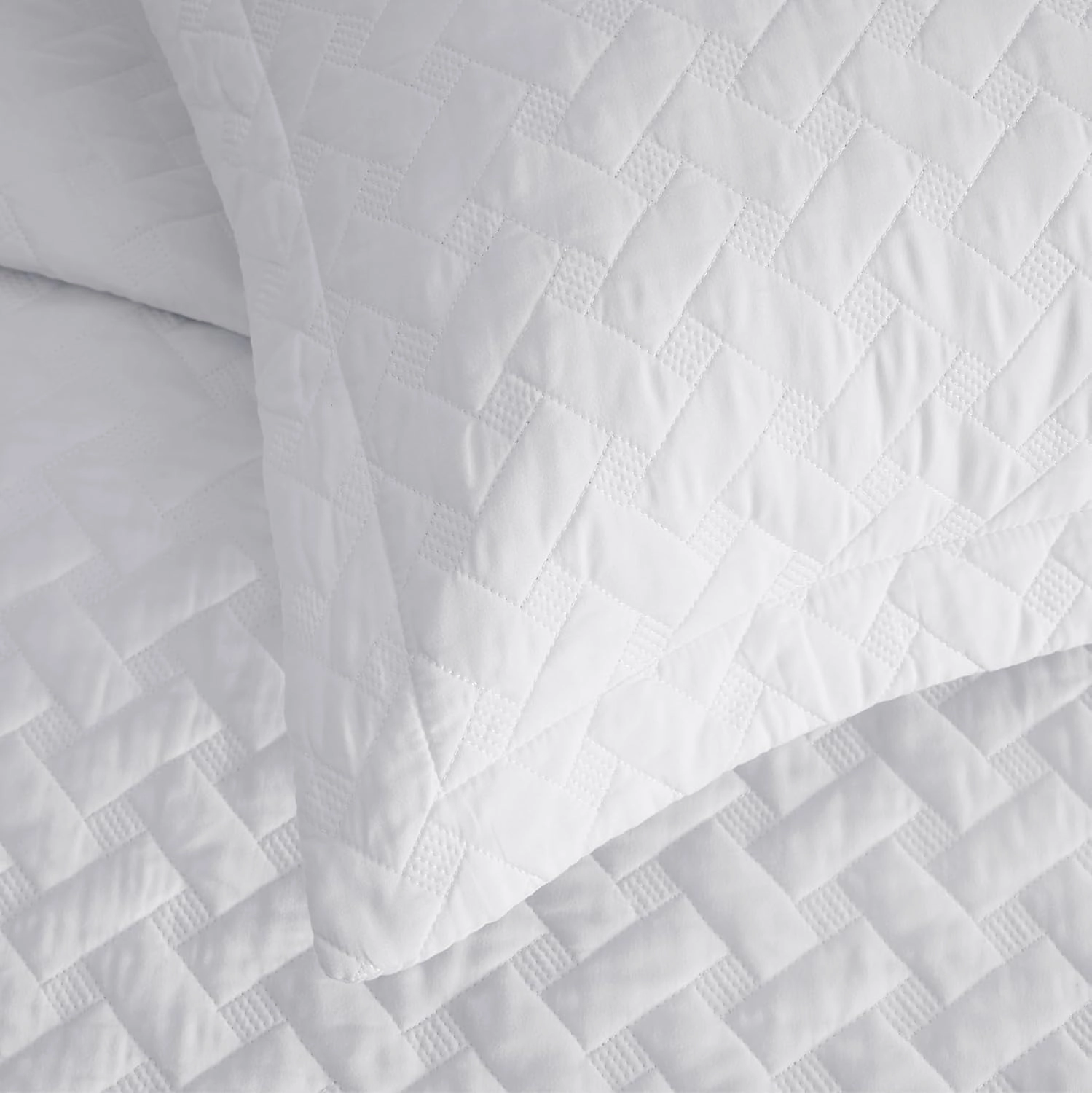 Bedsure Quilts Queen Size - Lightweight Bedspreads Queen Size with Basket Weave Pattern, Soft Quilt Bedding Set, White Comforter Set Coverlet for All Seasons with 2 Pillow Shams