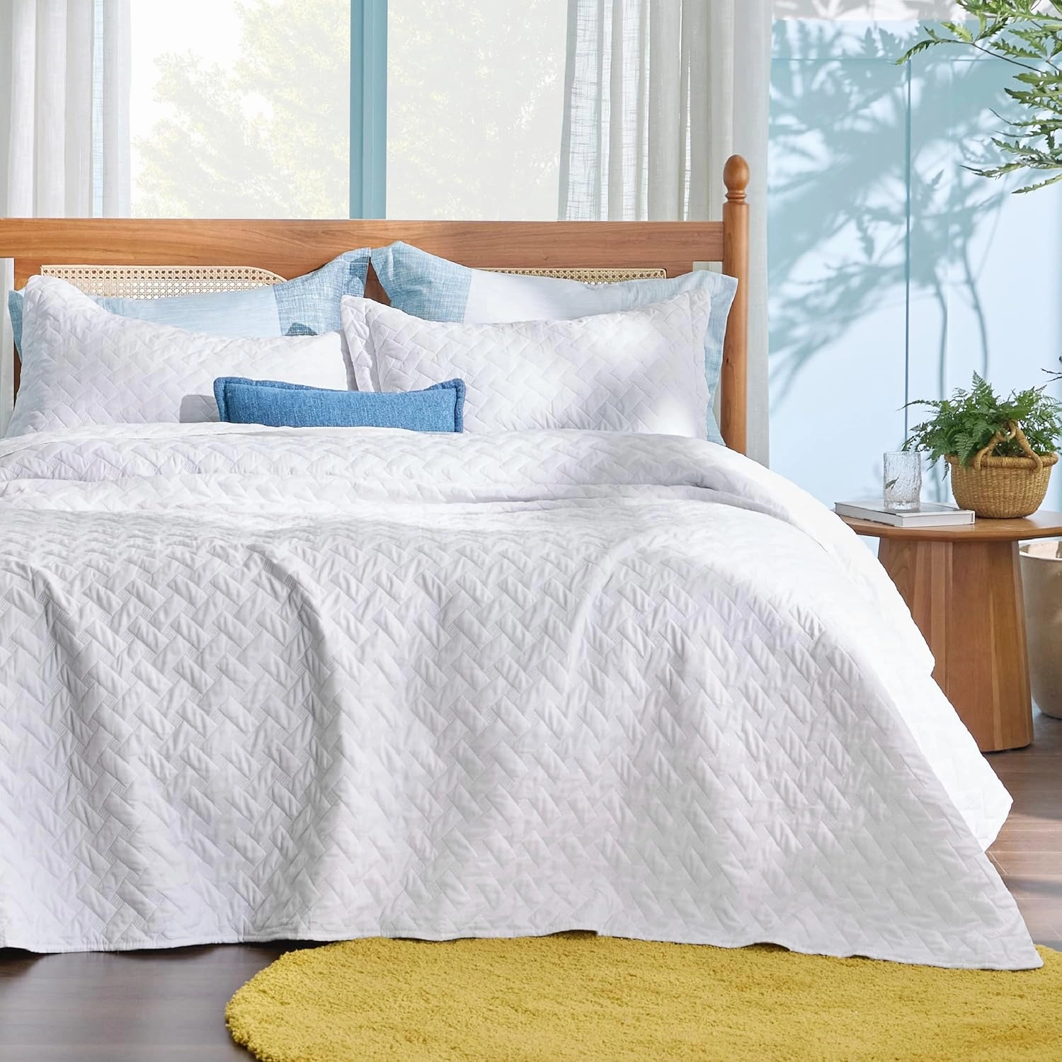 Bedsure Quilts Queen Size - Lightweight Bedspreads Queen Size with Basket Weave Pattern, Soft Quilt Bedding Set, White Comforter Set Coverlet for All Seasons with 2 Pillow Shams