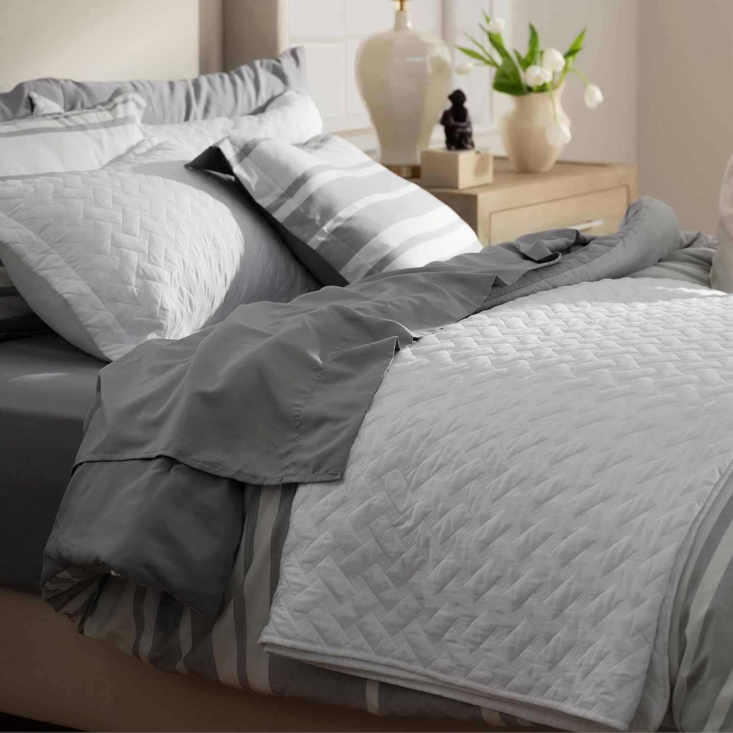 Bedsure Quilts Queen Size - Lightweight Bedspreads Queen Size with Basket Weave Pattern, Soft Quilt Bedding Set, White Comforter Set Coverlet for All Seasons with 2 Pillow Shams