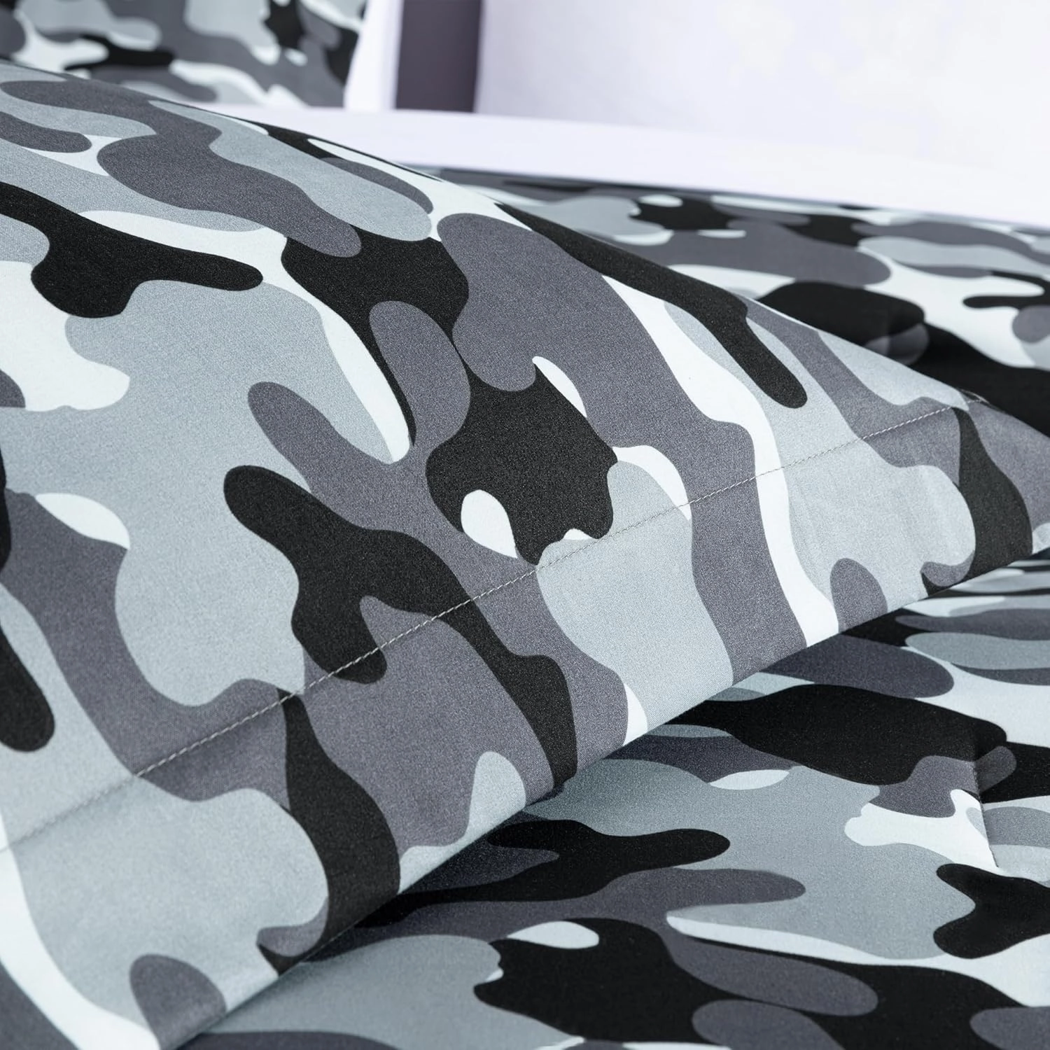 Chezmoi Collection Soft Microfiber Printed Military Camo Bedding Set 2-Piece Black Gray Camouflage Comforter Set, Twin Size