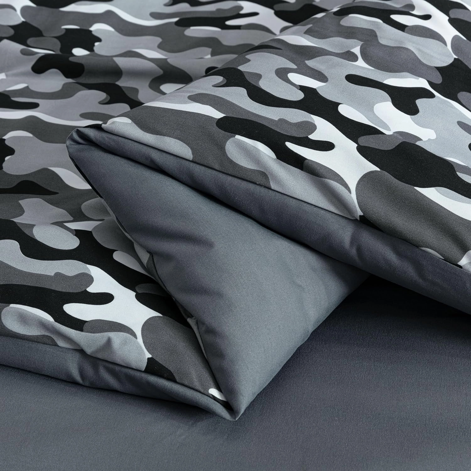 Chezmoi Collection Soft Microfiber Printed Military Camo Bedding Set 2-Piece Black Gray Camouflage Comforter Set, Twin Size