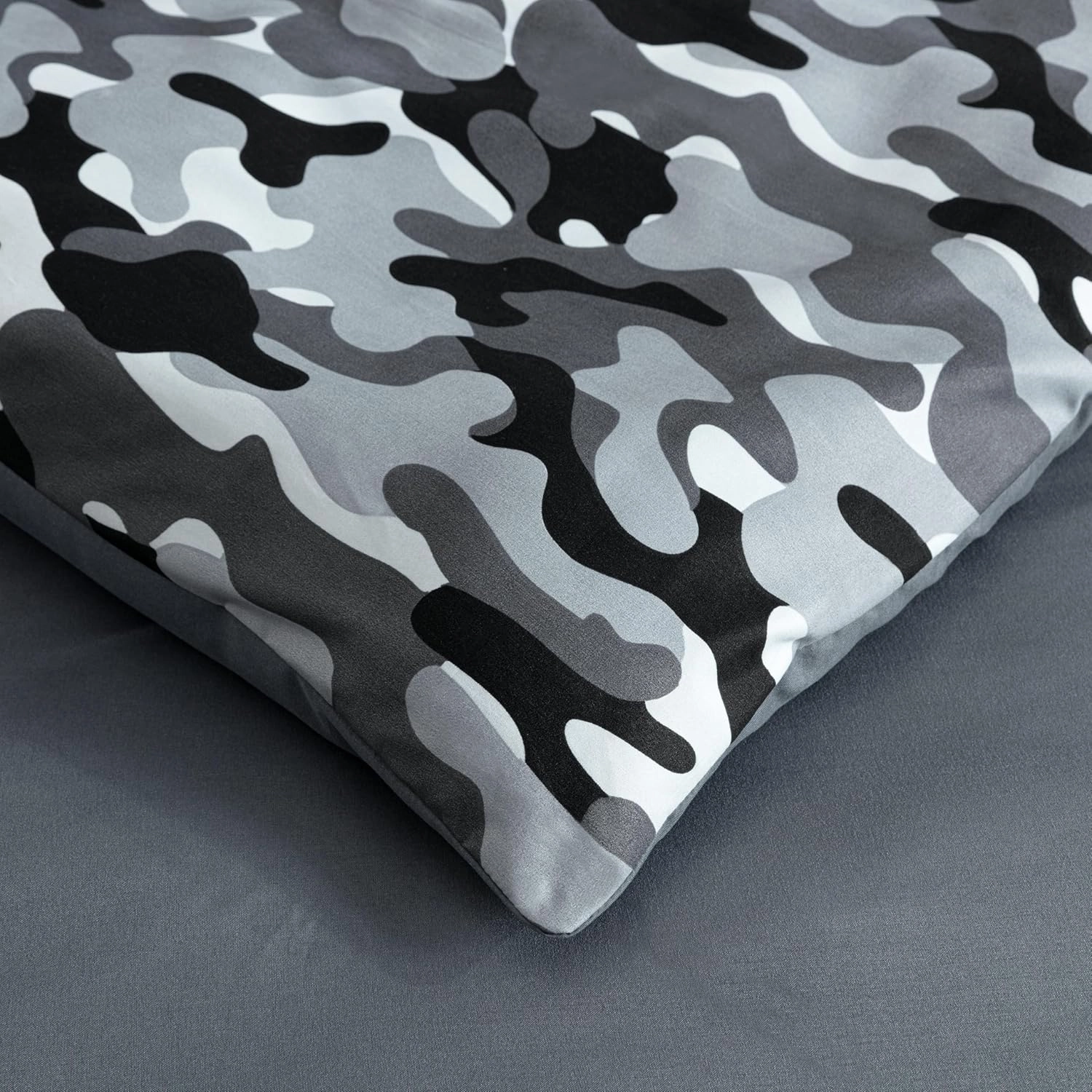 Chezmoi Collection Soft Microfiber Printed Military Camo Bedding Set 2-Piece Black Gray Camouflage Comforter Set, Twin Size