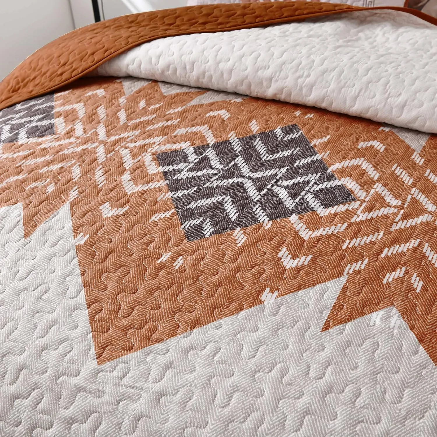 Dintszyayue Boho Quilt Set King Size 3 Pieces Aztec Texture Bedspread Coverlet Set Bohemian Quilt Bedding Set Microfiber Lightweight Bed Cover for All Seasons (Terracotta, 90"×103")