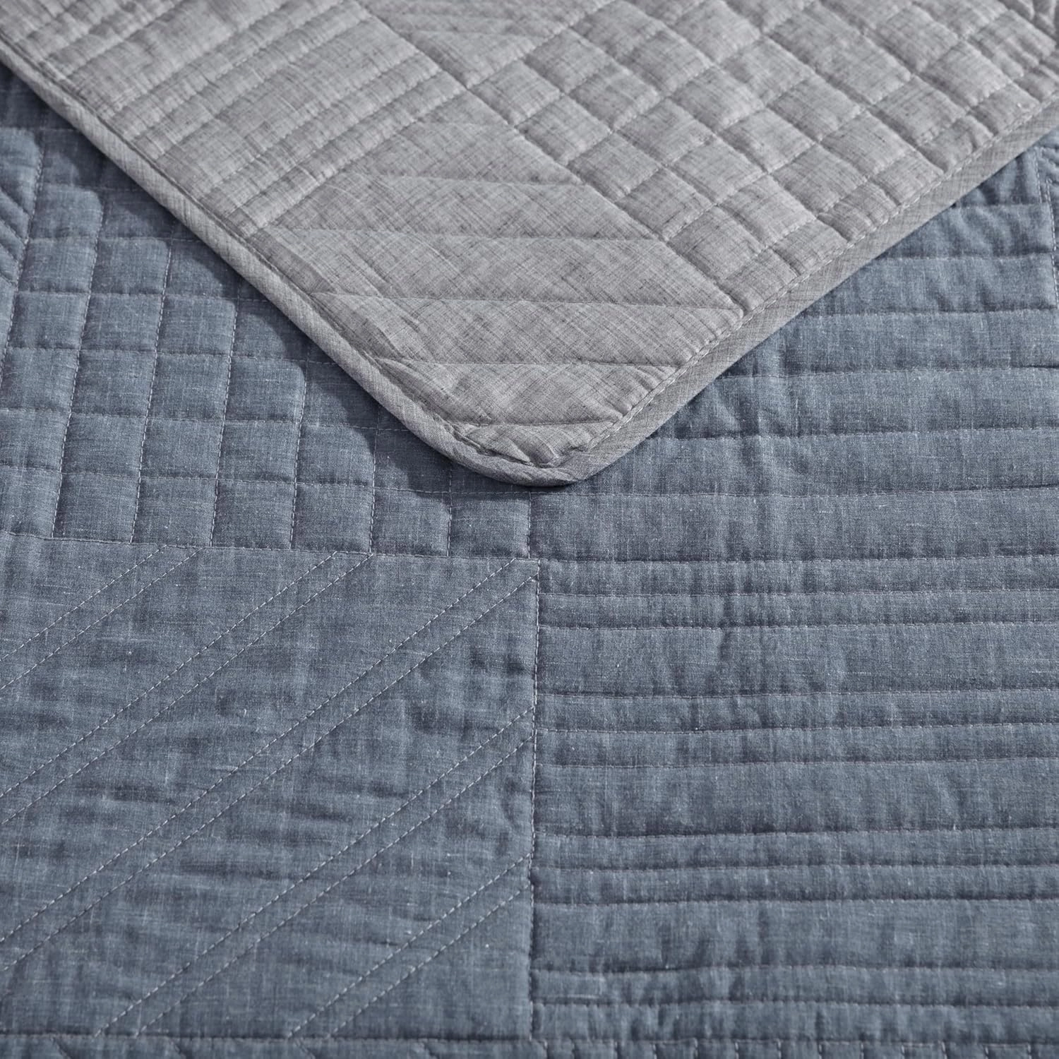 Eddie Bauer - King Quilt Set, Reversible Bedding with Matching Shams, Lightweight Home Decor for All Seasons (Hidden Lake Blue, King)