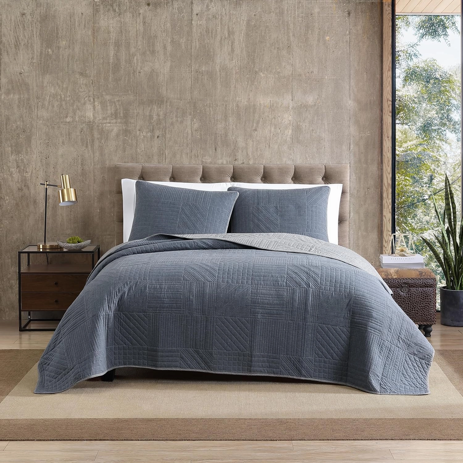Eddie Bauer - King Quilt Set, Reversible Bedding with Matching Shams, Lightweight Home Decor for All Seasons (Hidden Lake Blue, King)