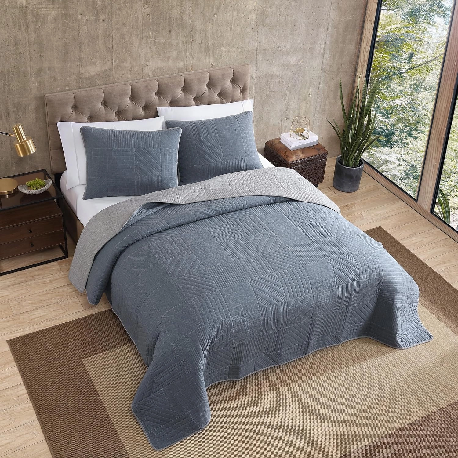 Eddie Bauer - King Quilt Set, Reversible Bedding with Matching Shams, Lightweight Home Decor for All Seasons (Hidden Lake Blue, King)