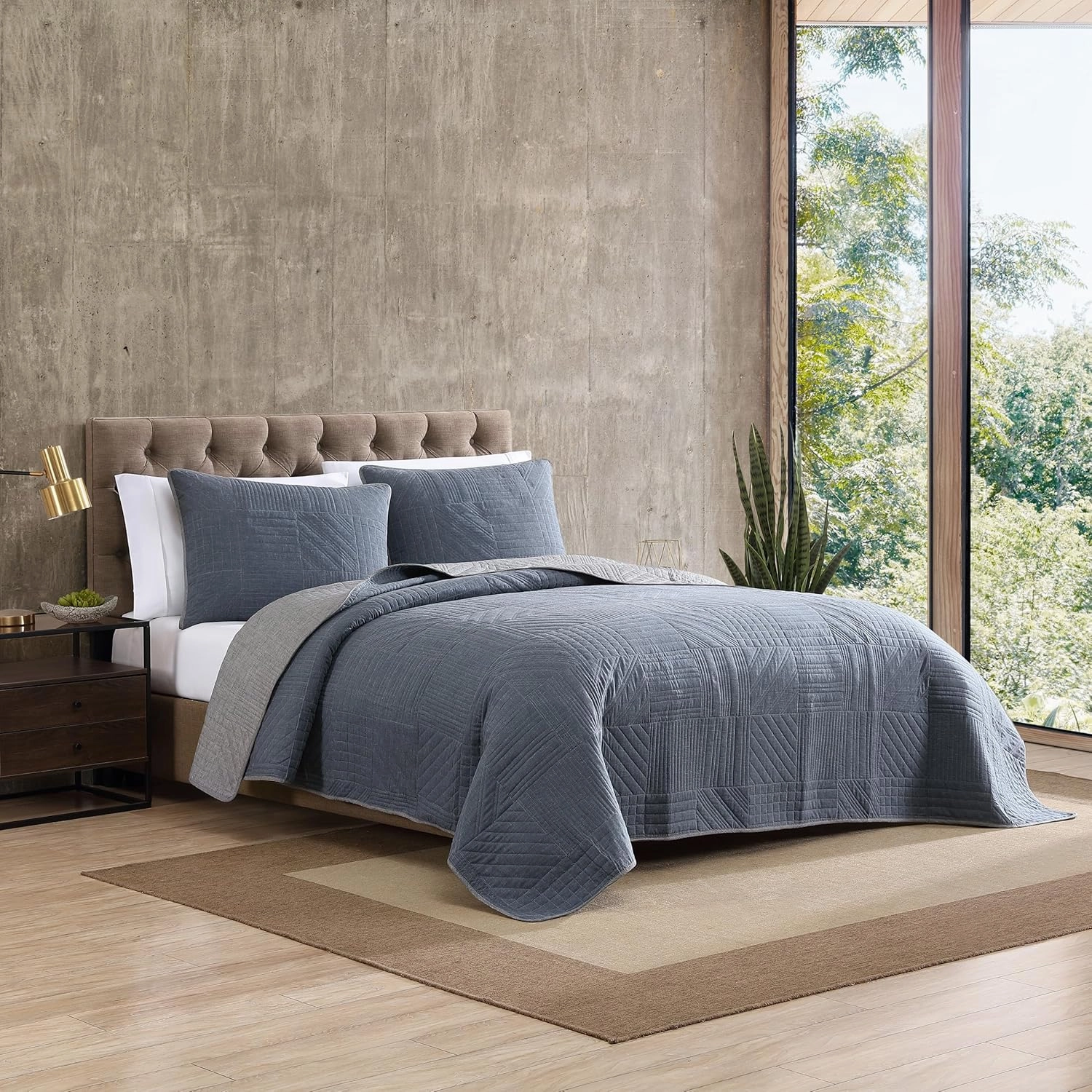 Eddie Bauer - King Quilt Set, Reversible Bedding with Matching Shams, Lightweight Home Decor for All Seasons (Hidden Lake Blue, King)