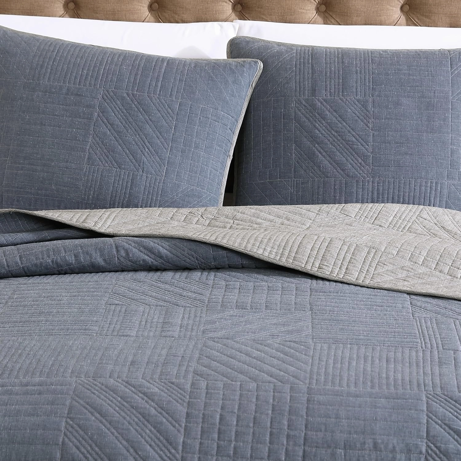 Eddie Bauer - King Quilt Set, Reversible Bedding with Matching Shams, Lightweight Home Decor for All Seasons (Hidden Lake Blue, King)