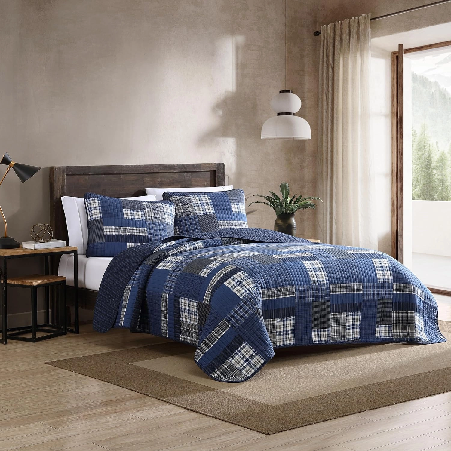 Eddie Bauer - Queen Quilt Set, Reversible Cotton Bedding with Matching Shams, Lightweight Home Decor for All Seasons (Eastmont Navy, Queen)
