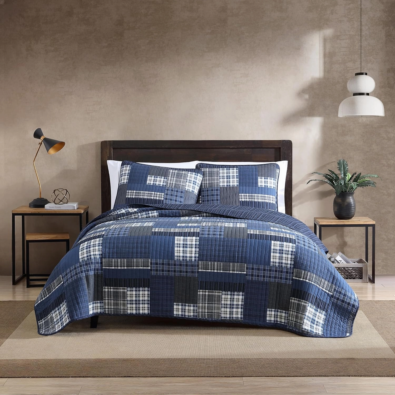 Eddie Bauer - Queen Quilt Set, Reversible Cotton Bedding with Matching Shams, Lightweight Home Decor for All Seasons (Eastmont Navy, Queen)