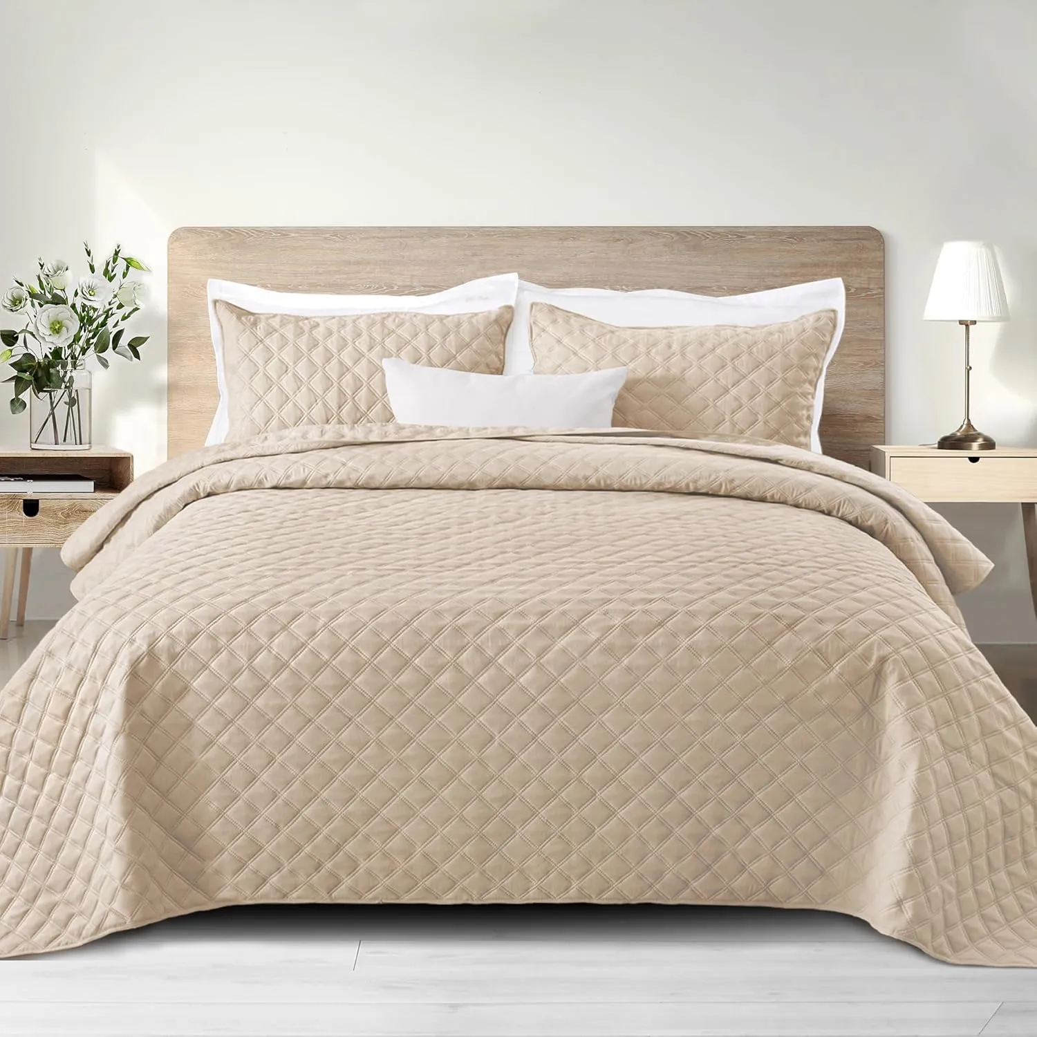 Exclusivo Mezcla Soft Quilt Set Queen Full Size, 3 Pieces Lightweight Quilts Brich Beige Bedspreads Coverlets Bedding Set for All Seasons, Grid Pattern