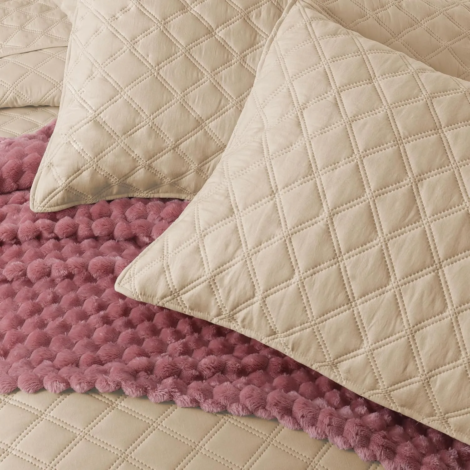 Exclusivo Mezcla Soft Quilt Set Queen Full Size, 3 Pieces Lightweight Quilts Brich Beige Bedspreads Coverlets Bedding Set for All Seasons, Grid Pattern