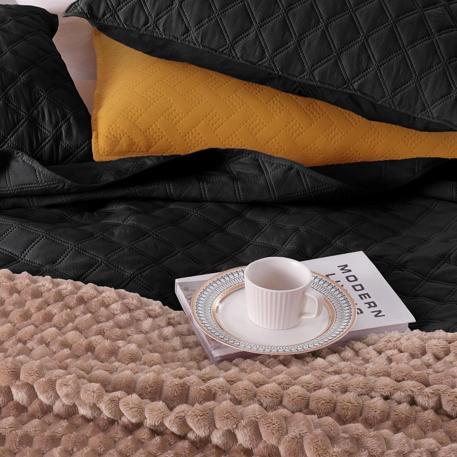 Exclusivo Mezcla Soft Quilt Set Queen Full Size, 3 Pieces Lightweight Quilts Black Bedspreads Coverlets Bedding Set for All Seasons, Grid Pattern