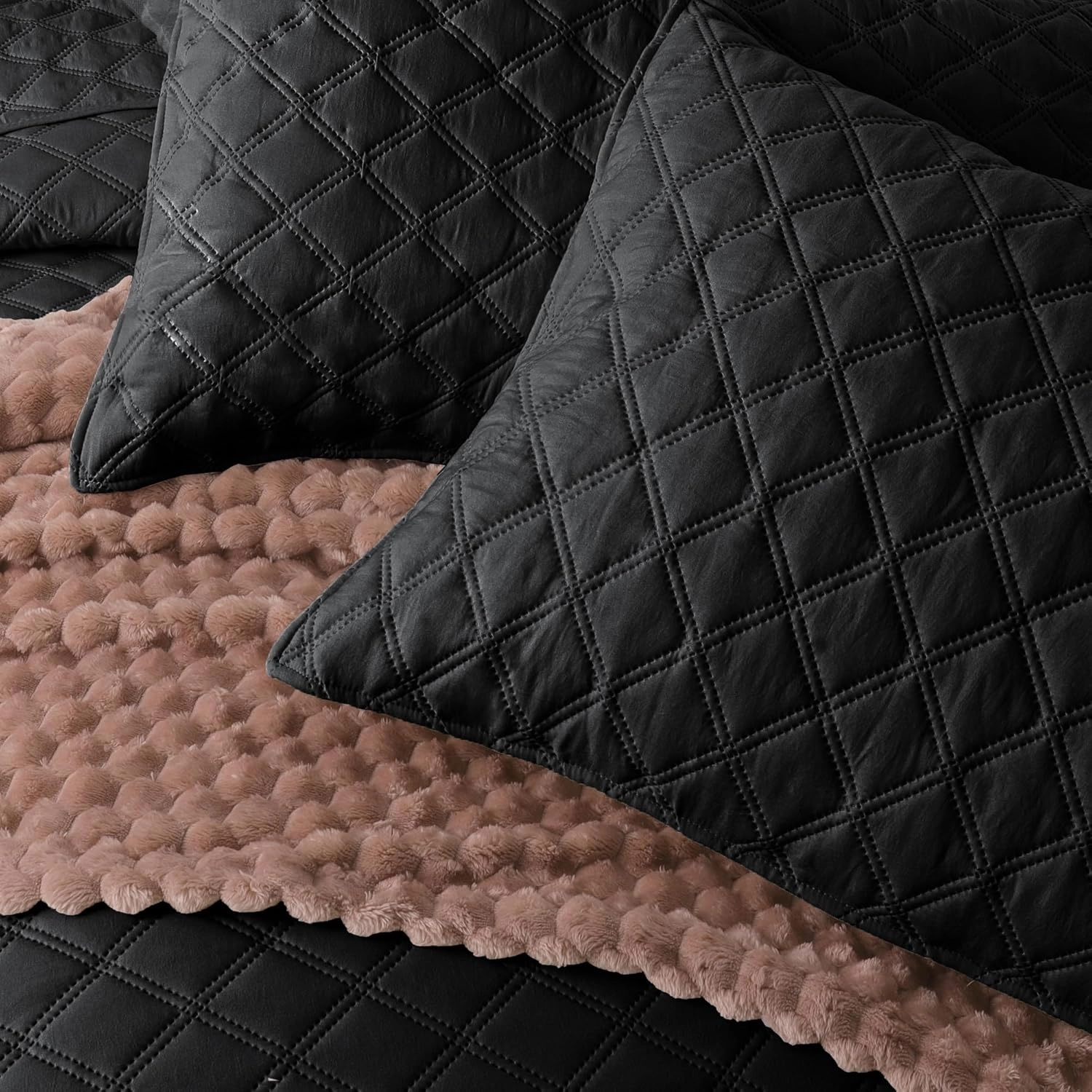 Exclusivo Mezcla Soft Quilt Set Queen Full Size, 3 Pieces Lightweight Quilts Black Bedspreads Coverlets Bedding Set for All Seasons, Grid Pattern
