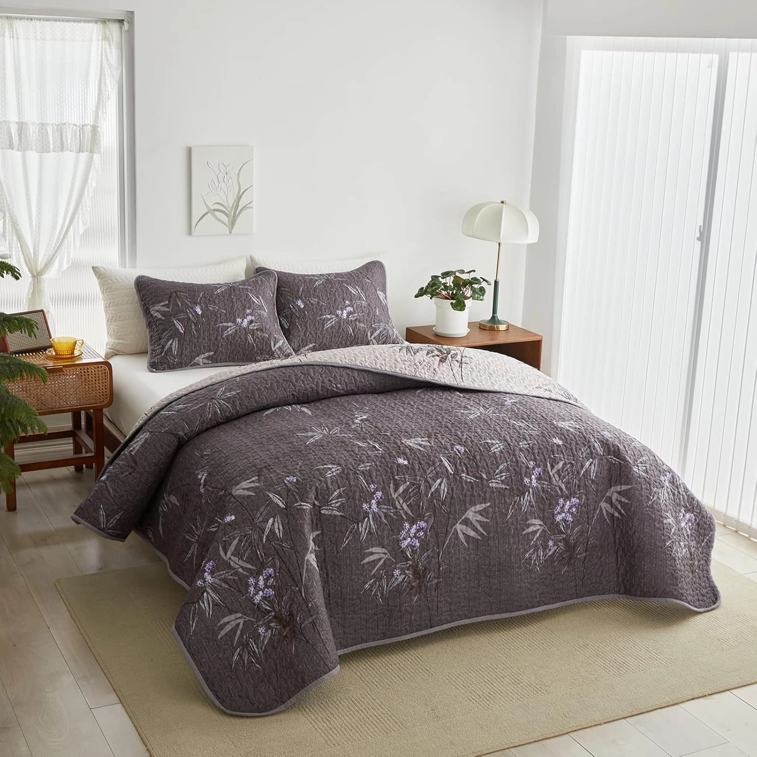 Flysheep Quilt Set 3 Pieces King Size, Black Leaves Botanical Design Reversible Bedspread Coverlet Set, Soft Microfiber Lightweight Bed Cover for All Season (102" x 90", 1 Quilt  2 Pillow Shams)