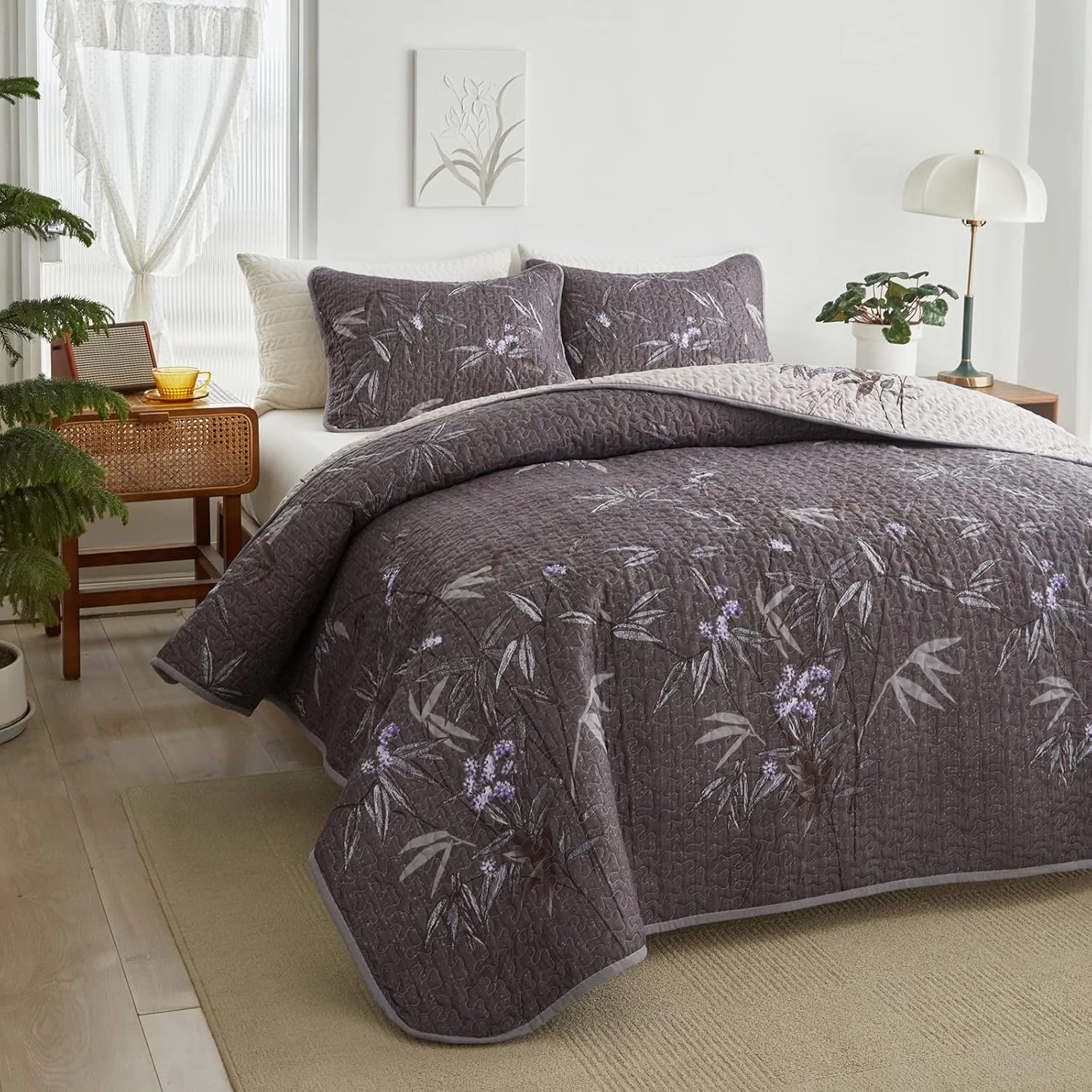 Flysheep Quilt Set 3 Pieces King Size, Black Leaves Botanical Design Reversible Bedspread Coverlet Set, Soft Microfiber Lightweight Bed Cover for All Season (102" x 90", 1 Quilt  2 Pillow Shams)