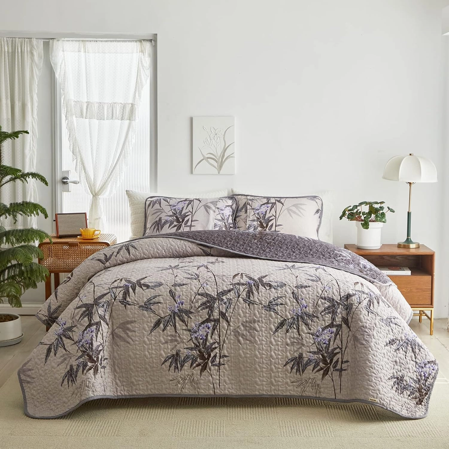 Flysheep Quilt Set 3 Pieces King Size, Black Leaves Botanical Design Reversible Bedspread Coverlet Set, Soft Microfiber Lightweight Bed Cover for All Season (102" x 90", 1 Quilt  2 Pillow Shams)