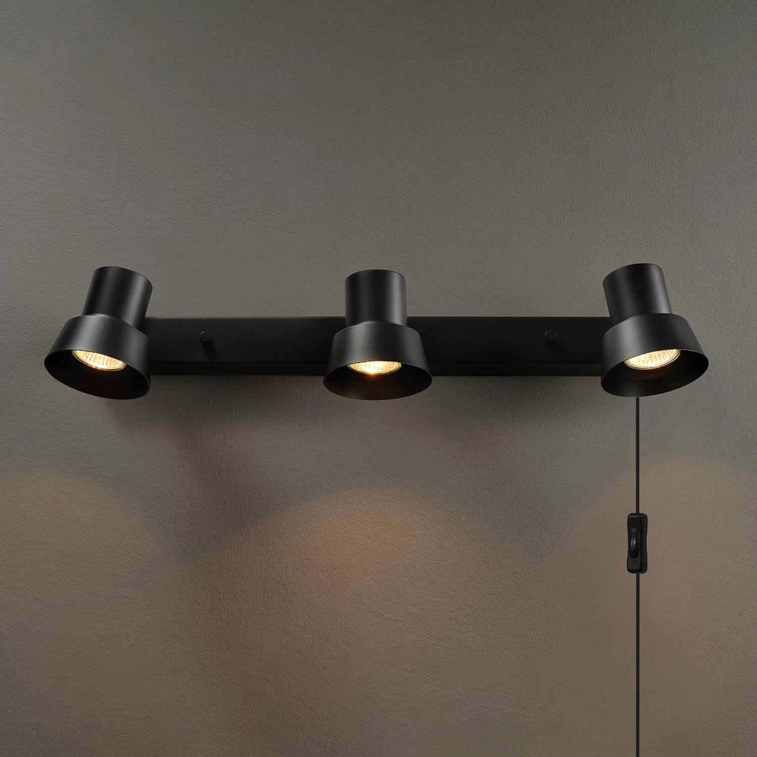 GLOBE Electric 64000115 22" 3-Light Plug-in Track Lighting, Matte Black, Pivoting Track Heads, 15-Foot Black Cord, in-Line on/Off Rocker Switch