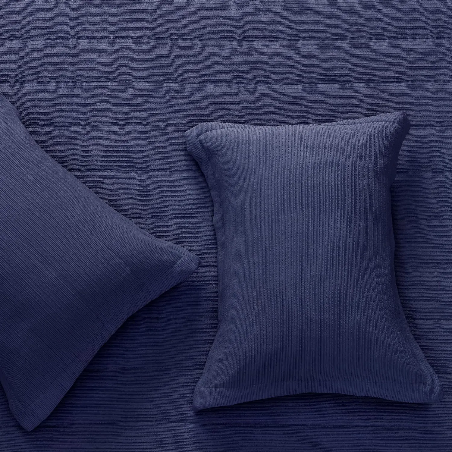 Great Bay Home Textured Spandex King Quilt Set Includes Shams. Navy Heavyweight Bedspread, All-Season Coverlet Bedding Set. Luxurious Warm Bedding Set