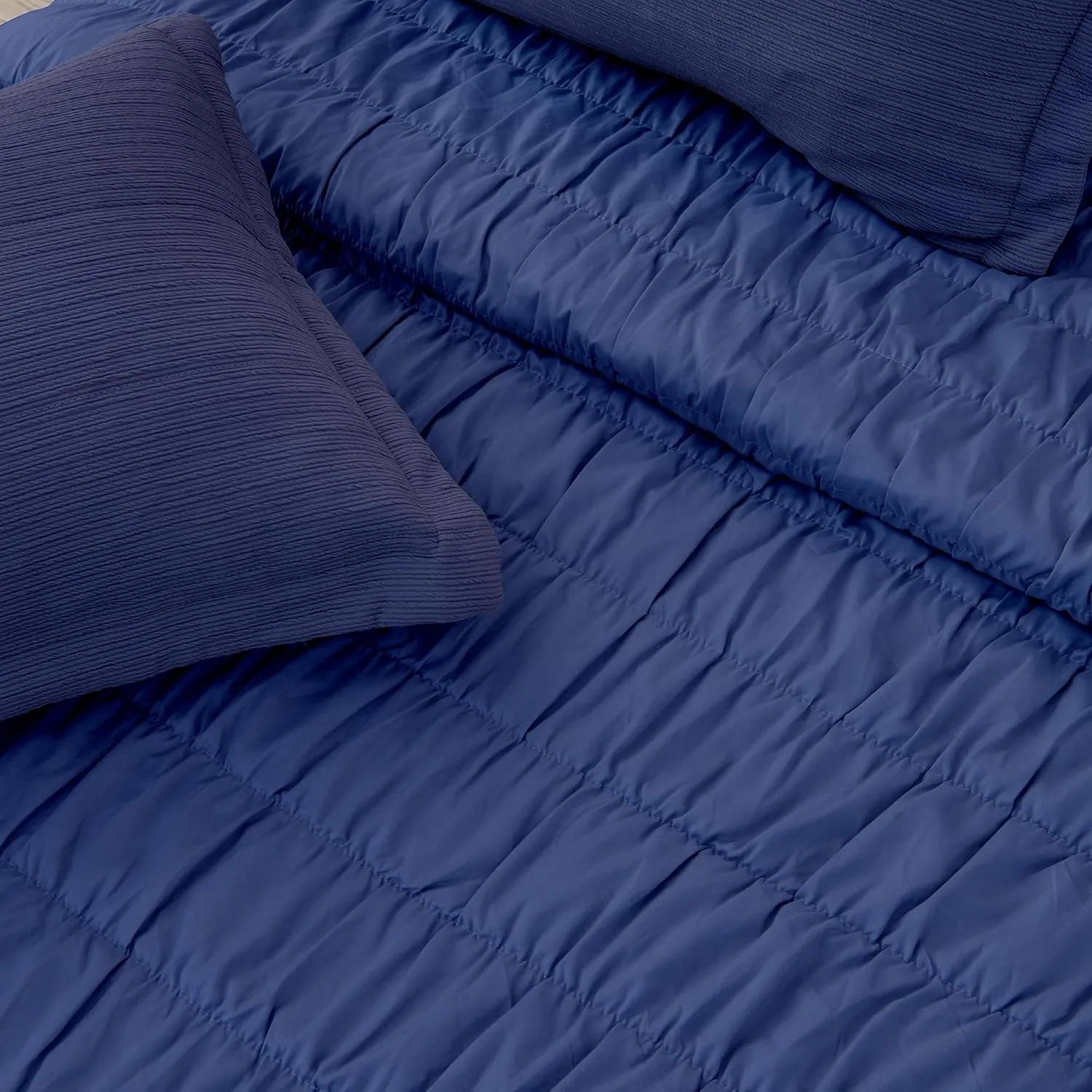 Great Bay Home Textured Spandex King Quilt Set Includes Shams. Navy Heavyweight Bedspread, All-Season Coverlet Bedding Set. Luxurious Warm Bedding Set
