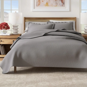 Great Bay Home King Quilt Bedding Set, 3-Piece Lightweight Summer Channel Stitch Quilt Set with Shams, Ultra Soft Ash Grey Bedspreads, Quilted Bedding Coverlets for All Seasons