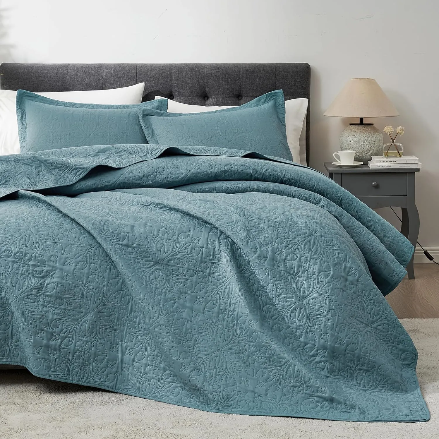 Hansleep Blue Quilt Queen Size - Baroque Ultrasonic All Season Bedspread Queen, Soft Lightweight Coverlet Bedding Set, 3 Pieces (1 Quilt, 2 Pillow Shams)