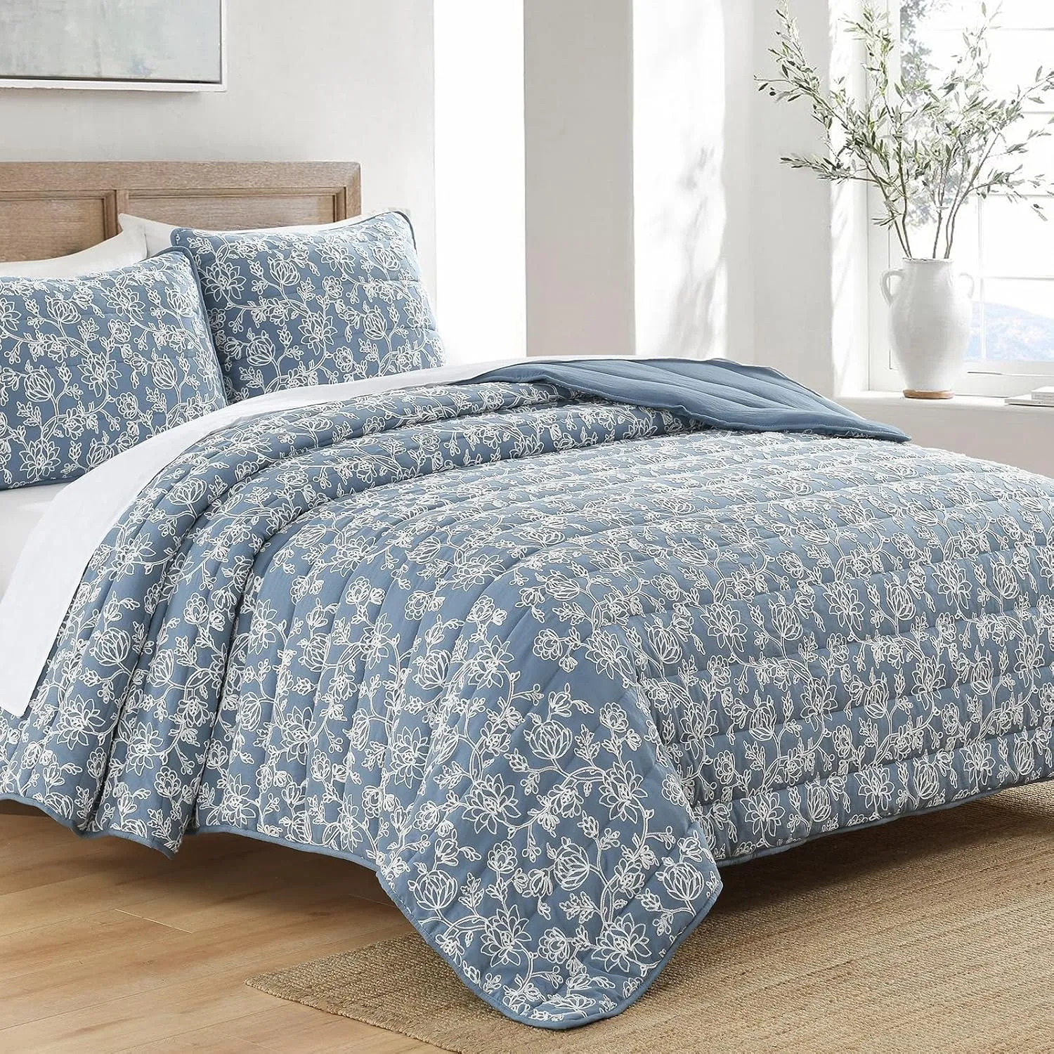 HORIMOTE HOME Floral Embroidery Quilt Queen Size, Blue Queen Quilt Bedding Set Soft Lightweight Bedspread 3 Pieces Shabby Chic Farmhouse Full Size Comforter Set for All Seasons