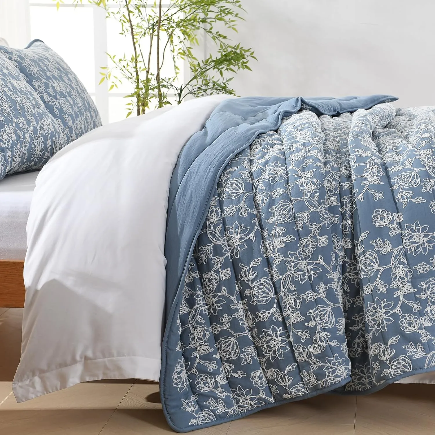 HORIMOTE HOME Floral Embroidery Quilt Queen Size, Blue Queen Quilt Bedding Set Soft Lightweight Bedspread 3 Pieces Shabby Chic Farmhouse Full Size Comforter Set for All Seasons