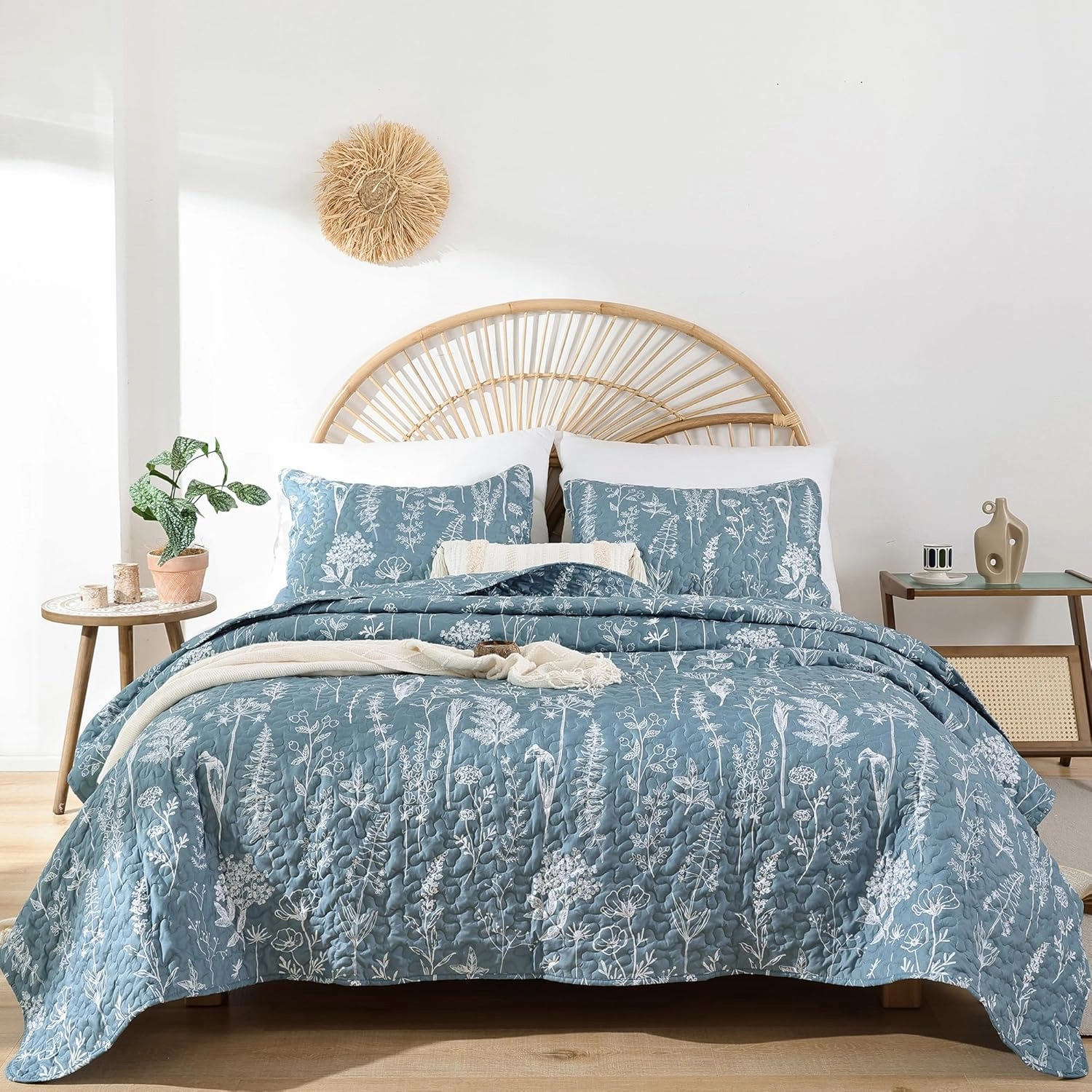 JANZAA Quilts Queen Size Bed Spread Botanical 3 Pieces Quilts Queen Size Sets with Floral Pattern Lightweight Microfiber Bedding Reversible 1 Quilt and 2 Pillow Cases-Mineral Blue