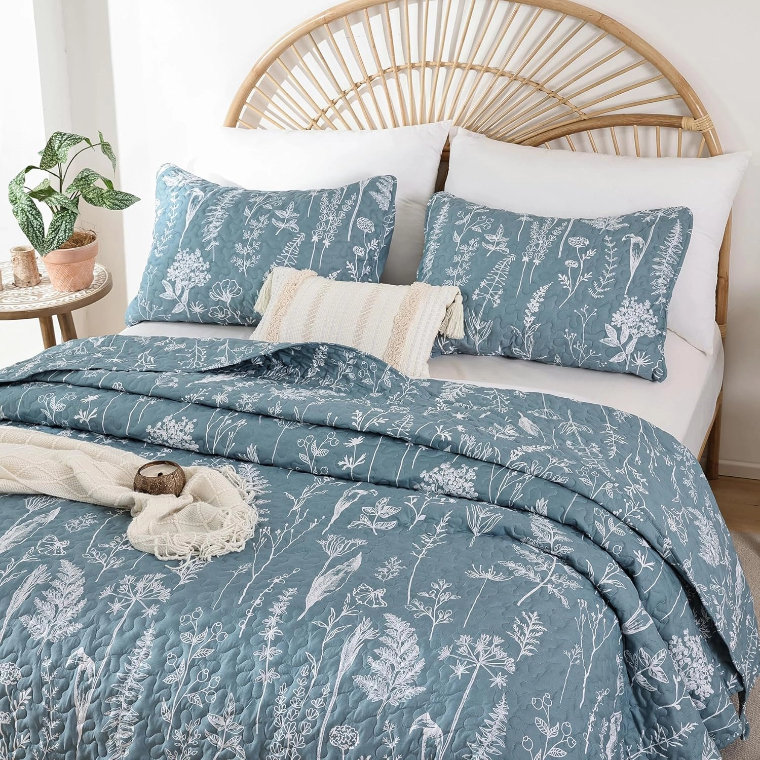JANZAA Quilts Queen Size Bed Spread Botanical 3 Pieces Quilts Queen Size Sets with Floral Pattern Lightweight Microfiber Bedding Reversible 1 Quilt and 2 Pillow Cases-Mineral Blue