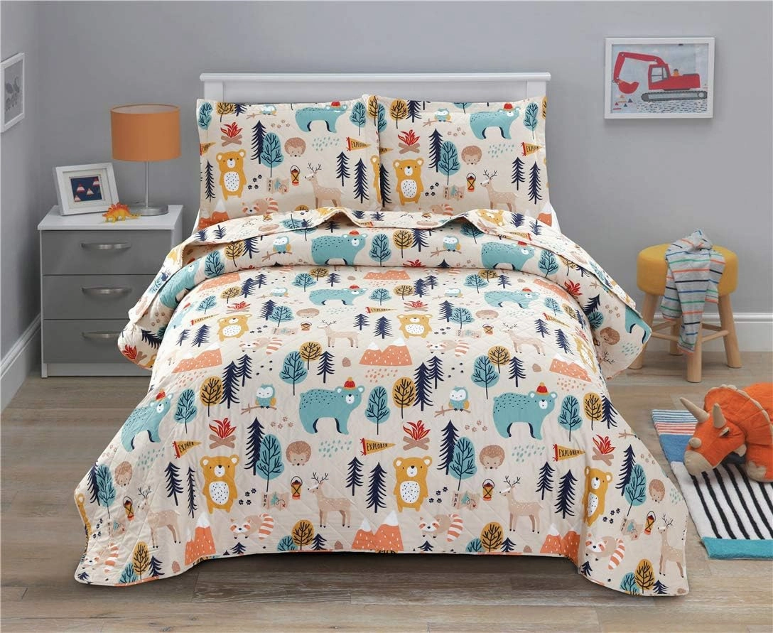 Kids Quilt Full/Queen Size Bear Bedding Set,3Pcs Forest Tree Bedspread Animals Coverlets, Lightweight Reversible Cartoon Bedspread Deer Owl Bedding Pillow Shams
