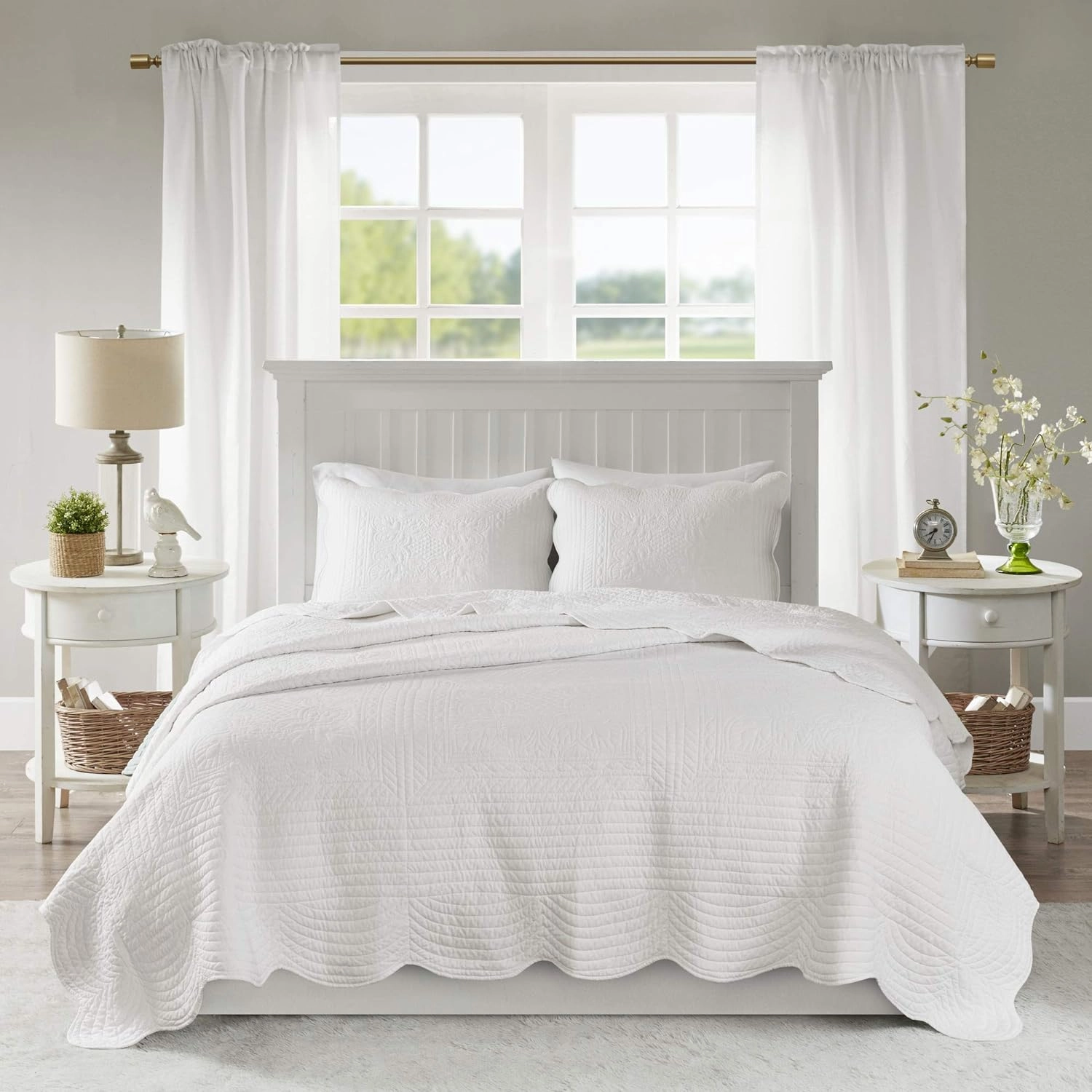 Madison Park Tuscany Quilt Set-Casual Damask Stitching Design Lightweight Coverlet Bedspread Bedding, Shams, King/Cal King(108"x96"), Medallion White 3 Piece