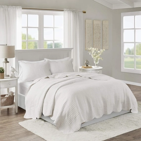 Madison Park Tuscany Quilt Set-Casual Damask Stitching Design Lightweight Coverlet Bedspread Bedding, Shams, King/Cal King(108"x96"), Medallion White 3 Piece