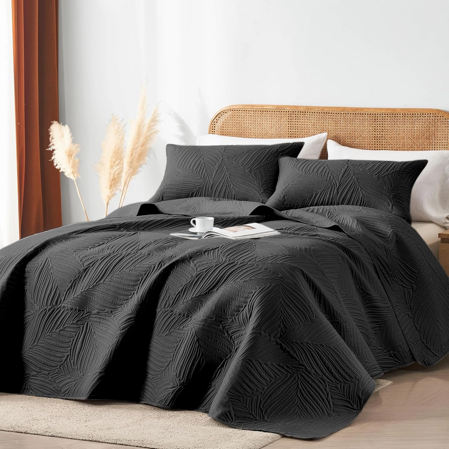 OARAGE Twin Quilt Bedding Set Soft Lightweight Black Bedspread with Leaf Pattern Ultrasonic Microfiber Bed Coverlet for All Season (1 Quilt,1 Sham)