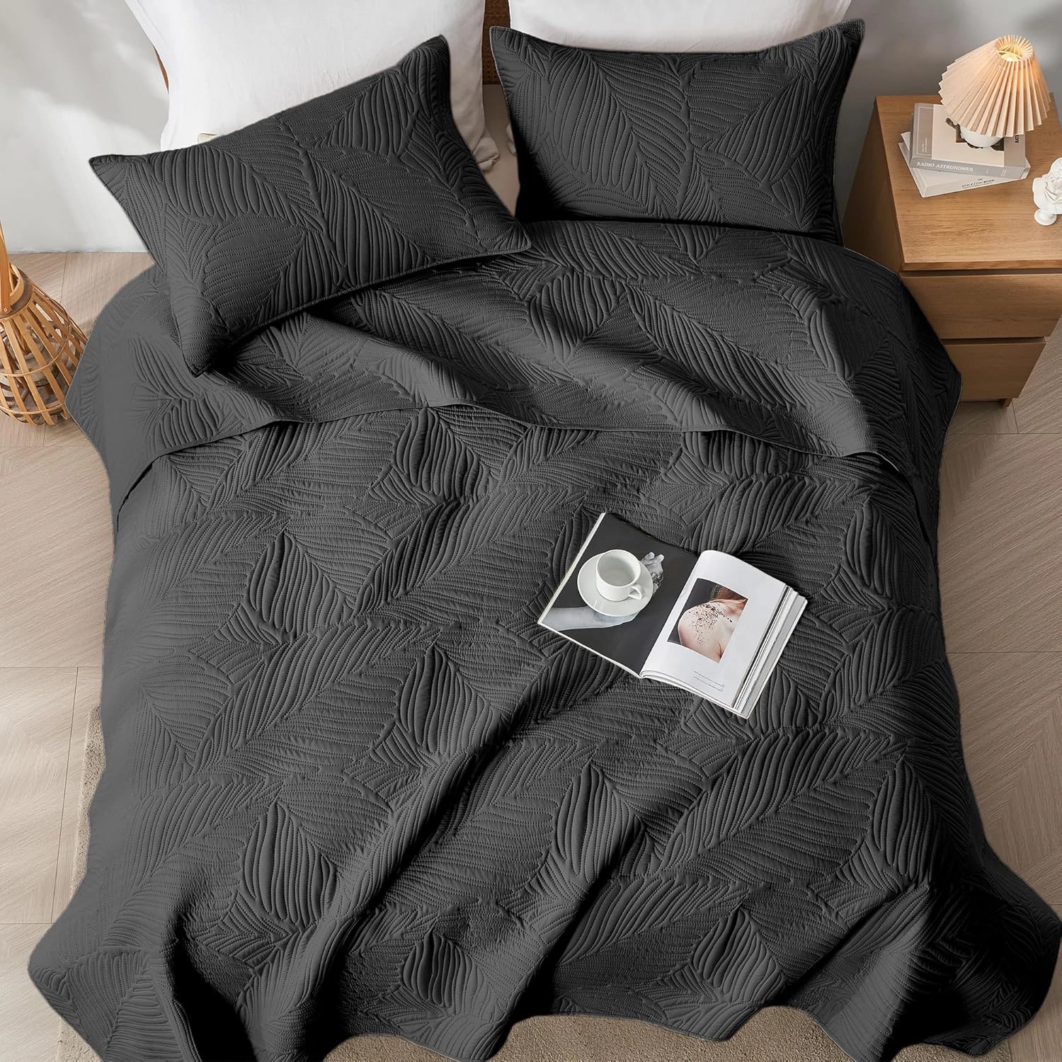 OARAGE Twin Quilt Bedding Set Soft Lightweight Black Bedspread with Leaf Pattern Ultrasonic Microfiber Bed Coverlet for All Season (1 Quilt,1 Sham)
