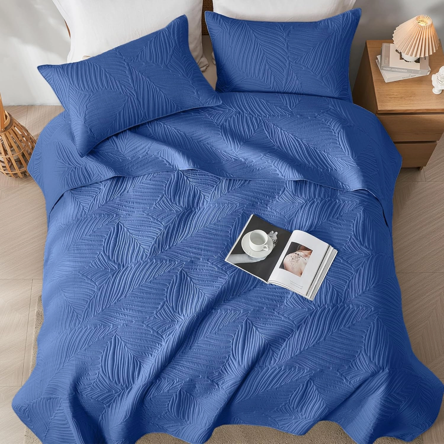OARAGE Twin Quilt Bedding Set Soft Lightweight Dark Blue Bedspread with Leaf Pattern Ultrasonic Microfiber Bed Coverlet for All Season (1 Quilt,1 Sham)