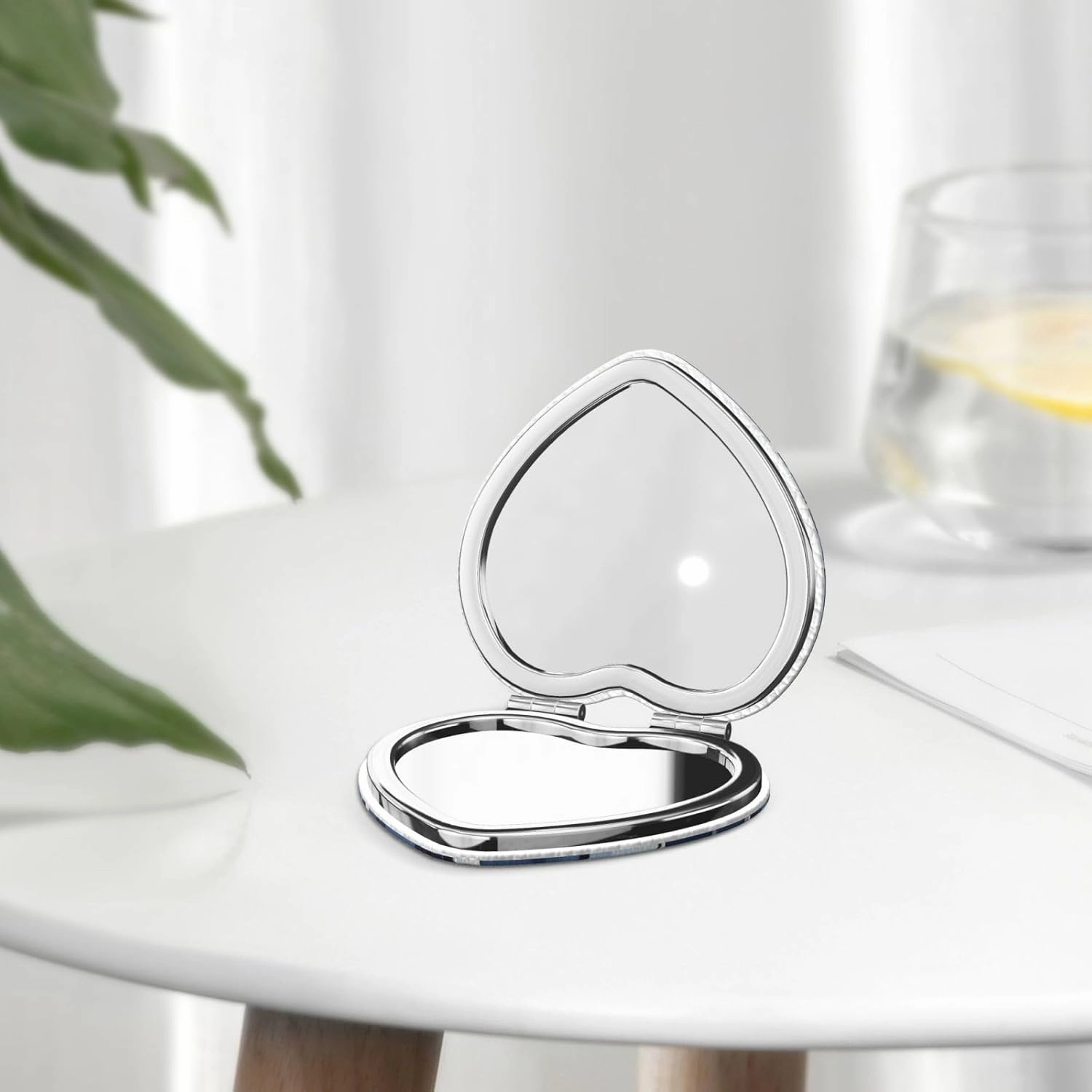 Portable Pocket Makeup Mirror Blue Killer Whale Travel Cosmetic Mirror Heart Shape Print Magnifying Compact Mirror for Eyelash