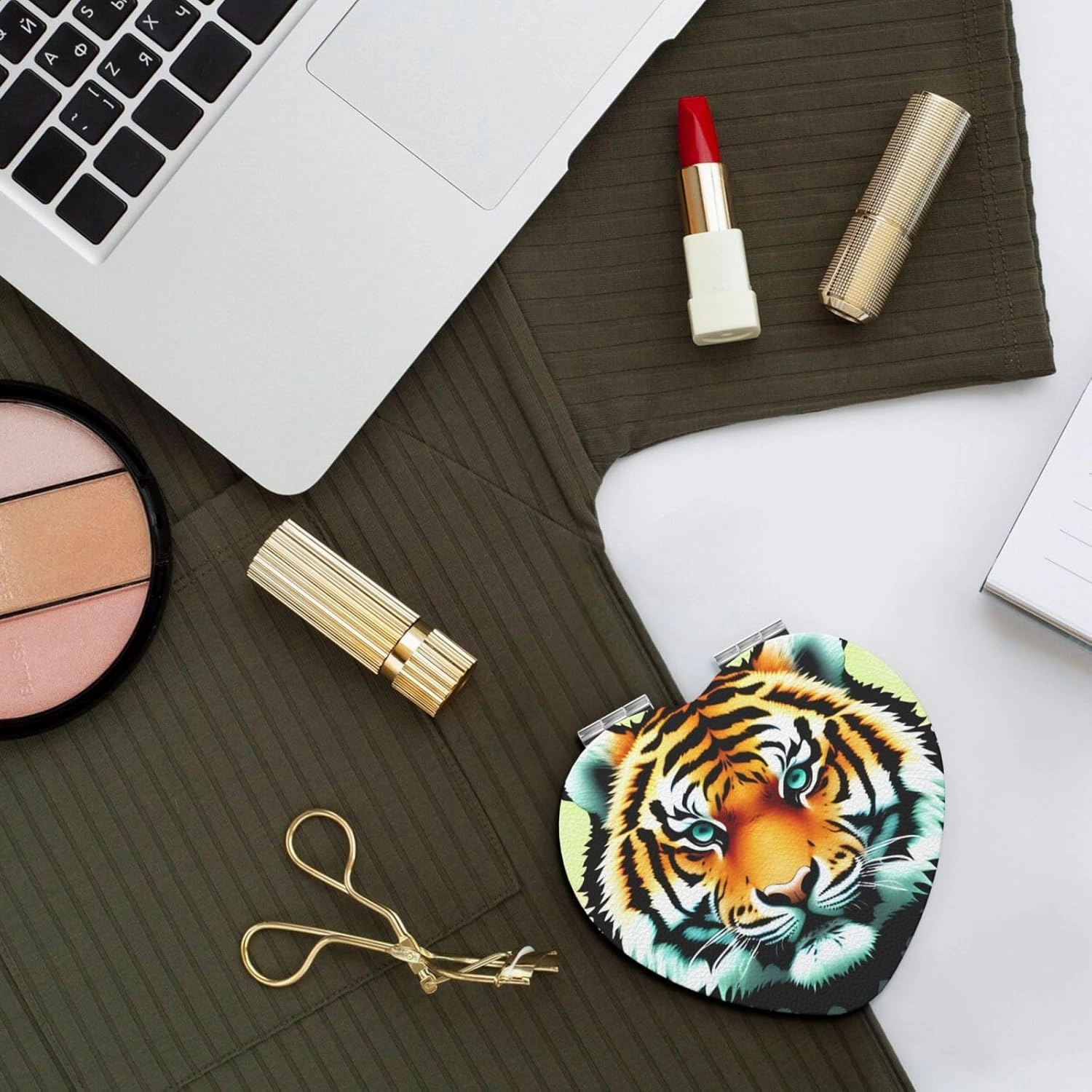 Portable Pocket Makeup Mirror Little Fat Tiger Head Travel Cosmetic Mirror Heart Shape Print Magnifying Compact Mirror for Eyelash