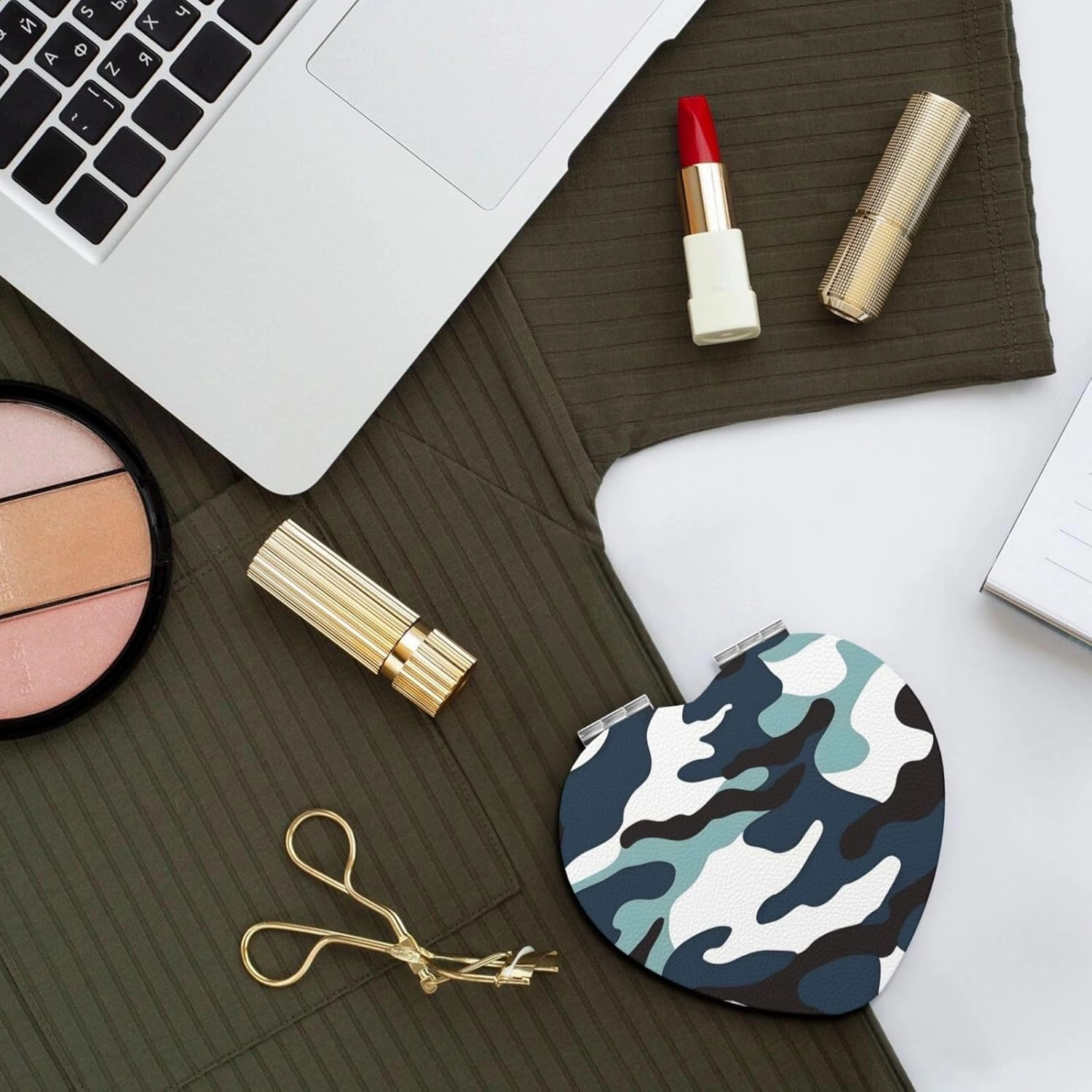 Portable Pocket Makeup Mirror Marine Camouflage Travel Cosmetic Mirror Heart Shape Print Magnifying Compact Mirror for Eyelash