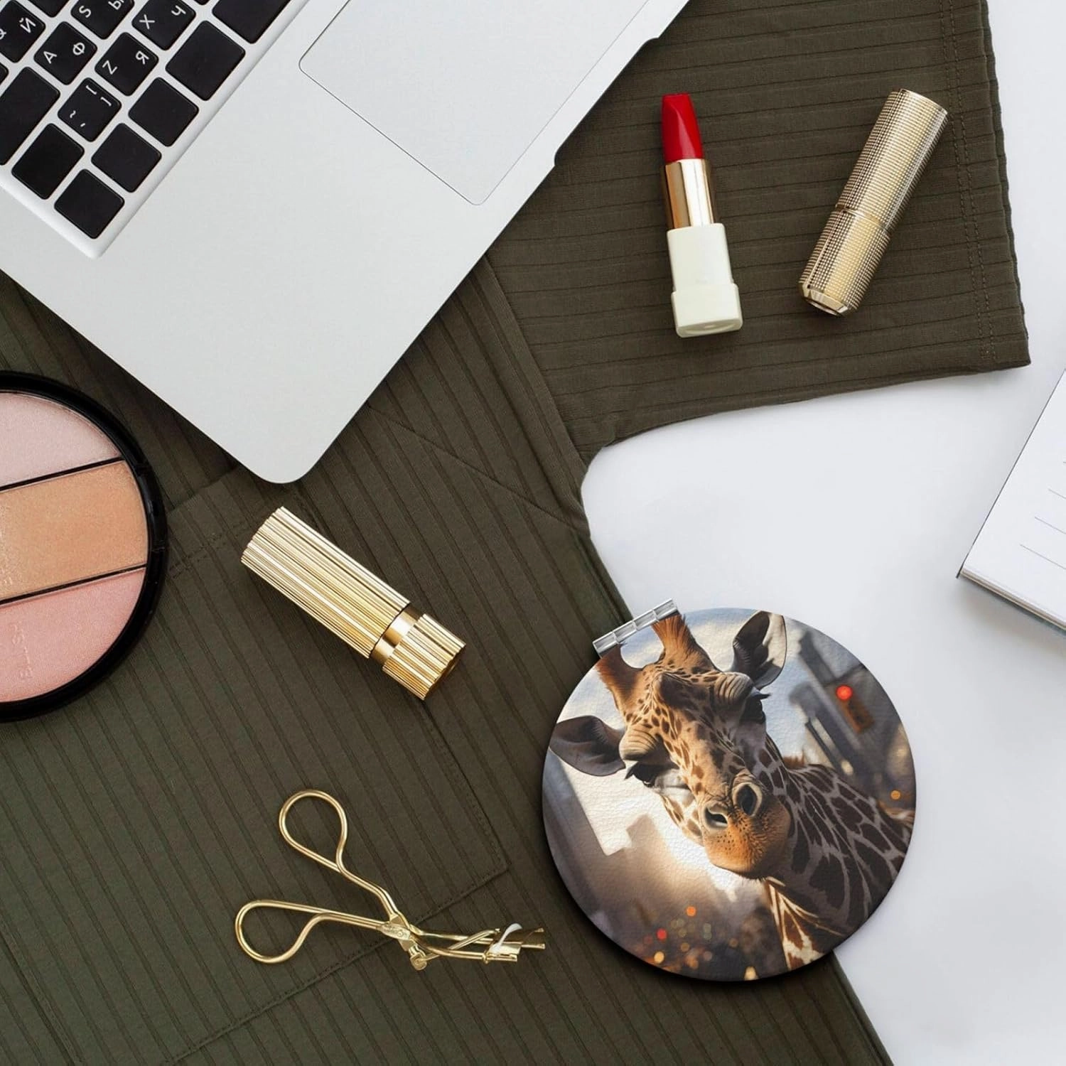 Portable Pocket Makeup Mirror New York Giraffe Street Travel Cosmetic Mirror Round Shape Print Magnifying Compact Mirror for Eyelash
