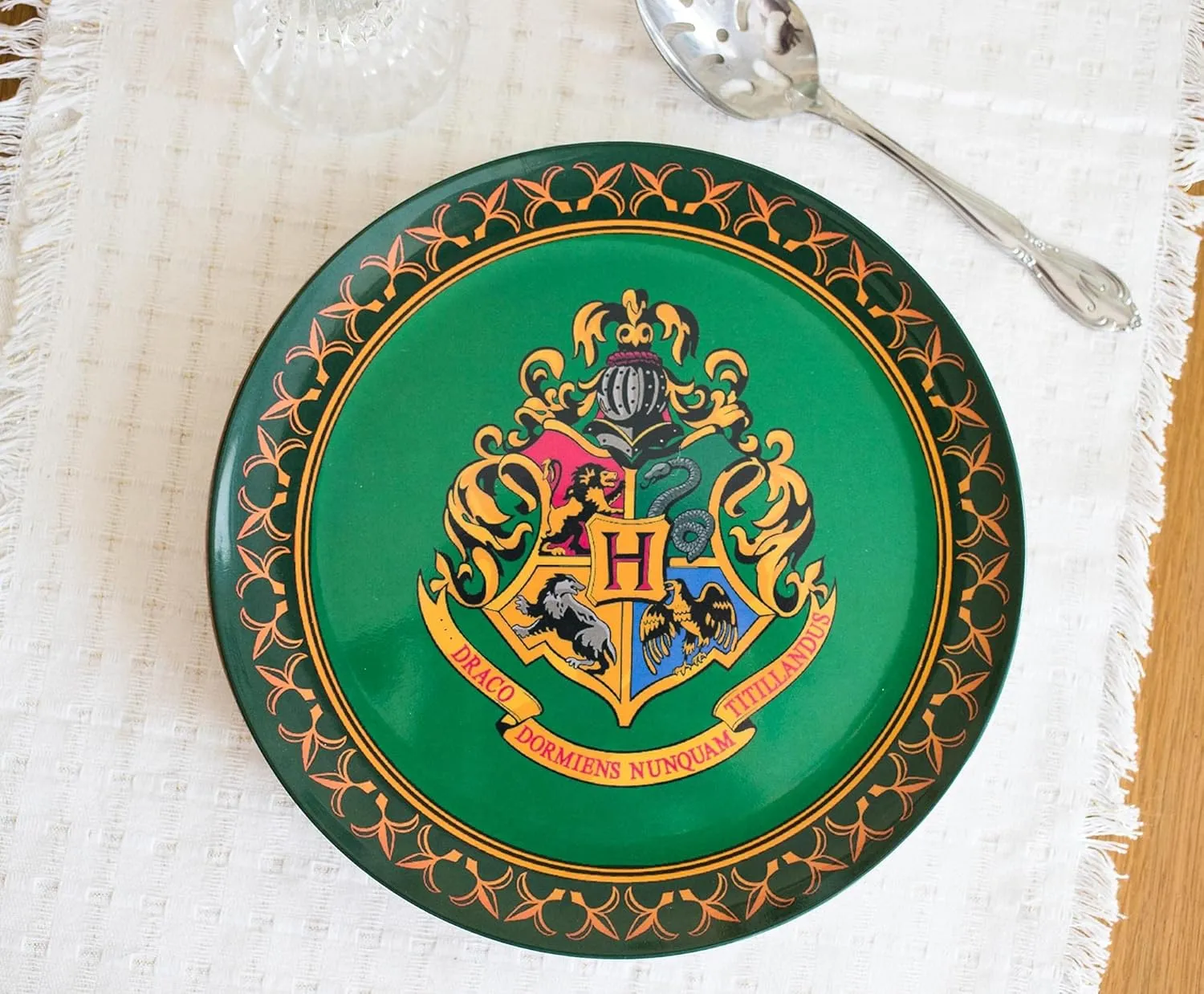 Silver Buffalo Harry Potter Hogwarts Crest Solid Diamond Pattern 4pc Melamine Plate Set, 10-Inches