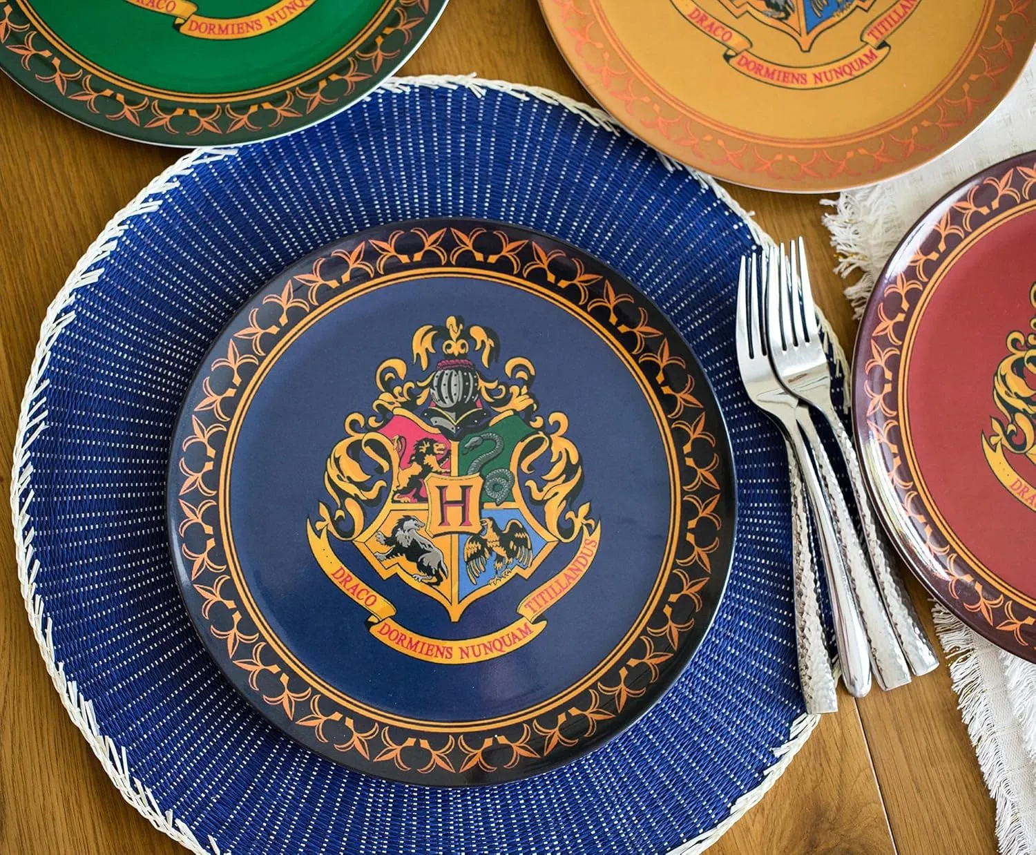 Silver Buffalo Harry Potter Hogwarts Crest Solid Diamond Pattern 4pc Melamine Plate Set, 10-Inches